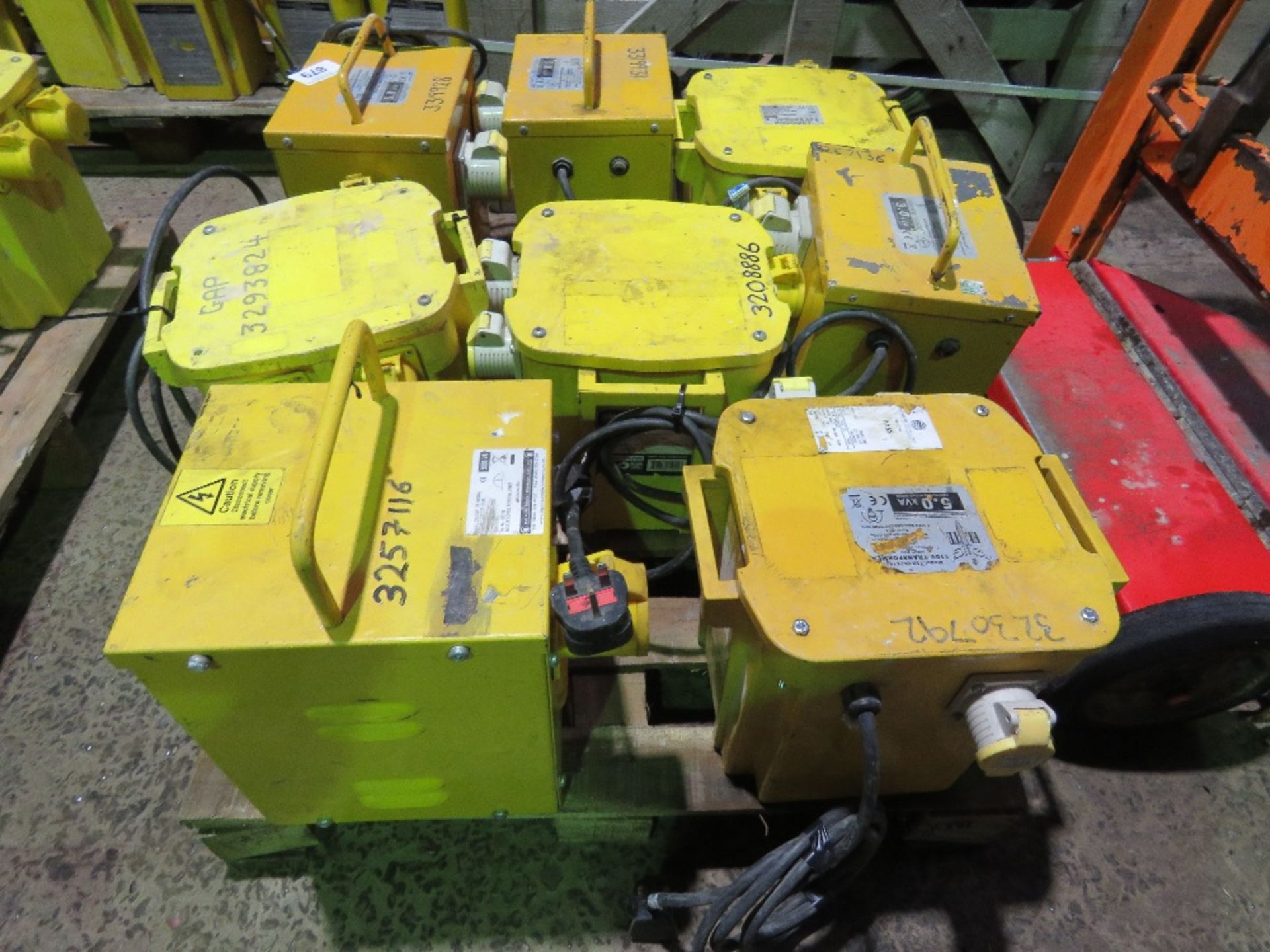 PALLET CONTAINING 8NO ASSORTED TRANSFORMERS. - Image 3 of 3