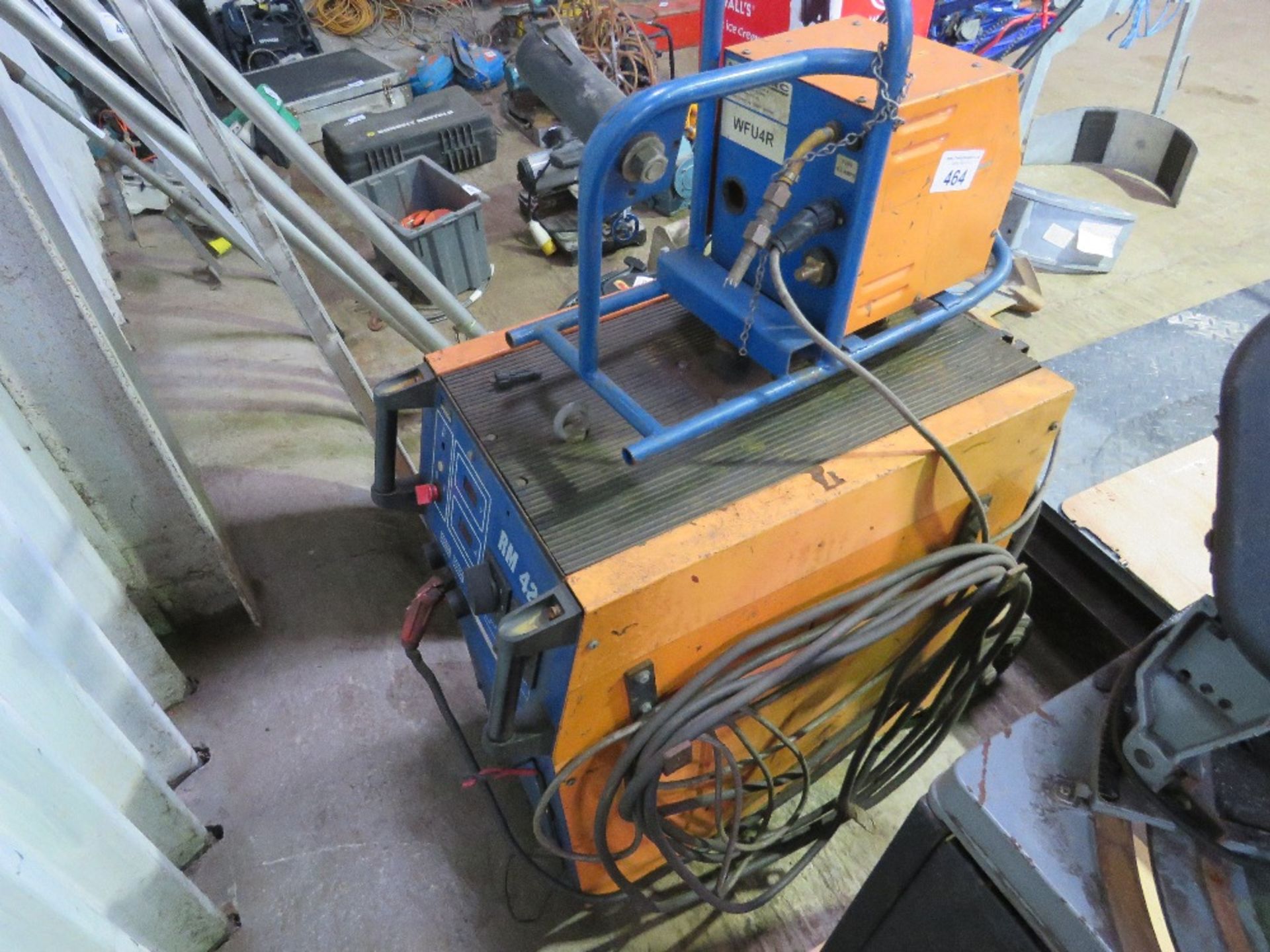 NEWARC MIG WELDER WITH WIRE FEED HEAD. - Image 2 of 6