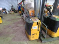 ROBUR 5BM/VT4016 BATTERY POWERED PEDESTRIAN FORKLIFT, YEAR 2005 BUILD (REQUIRES FORKS). WHEN TESTED