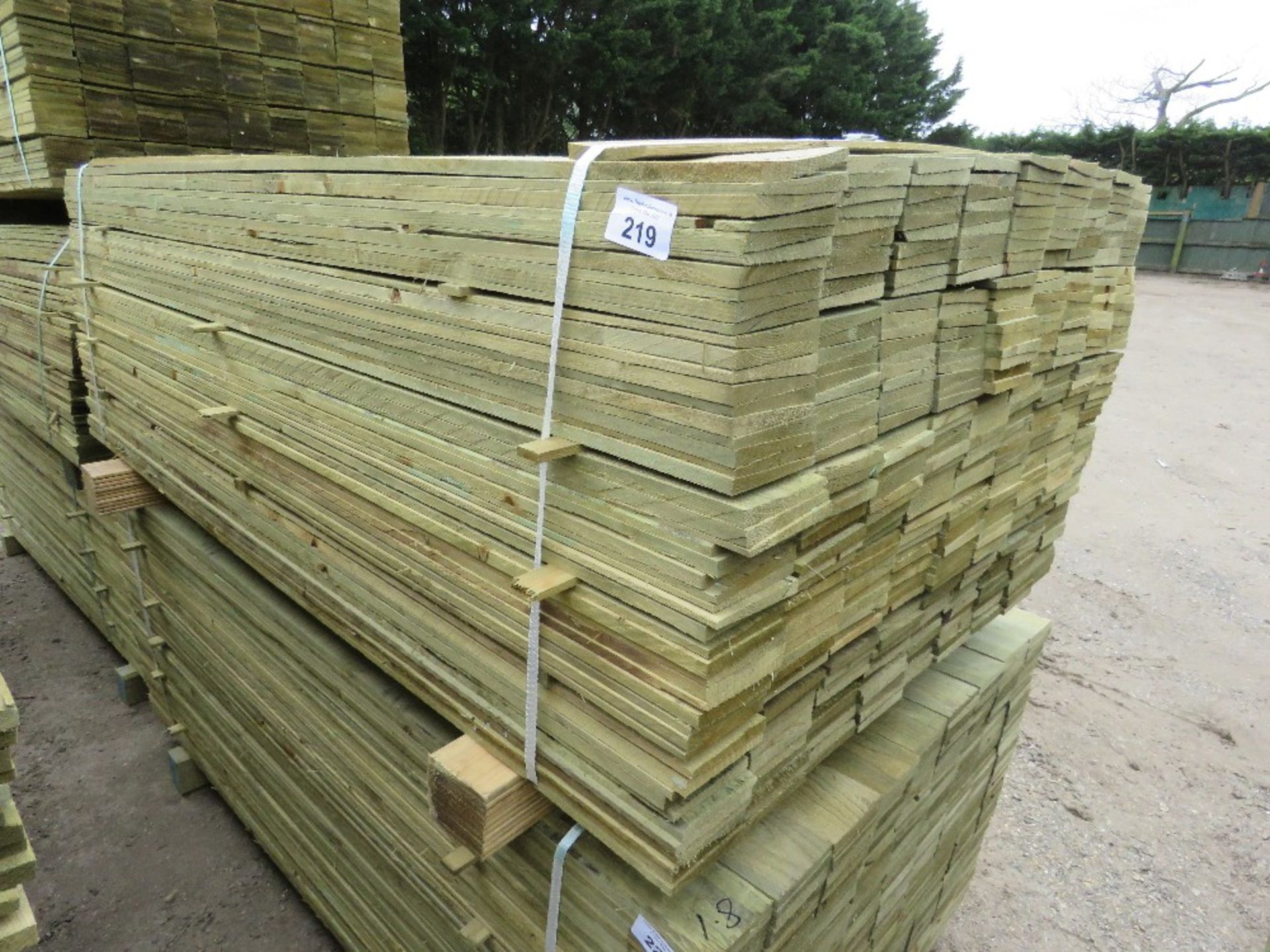 LARGE PACK OF PRESSURE TREATED FEATHER EDGE FENCE CLADDING TIMBER BOARDS: 1.80M LENGTH X 100MM WIDTH