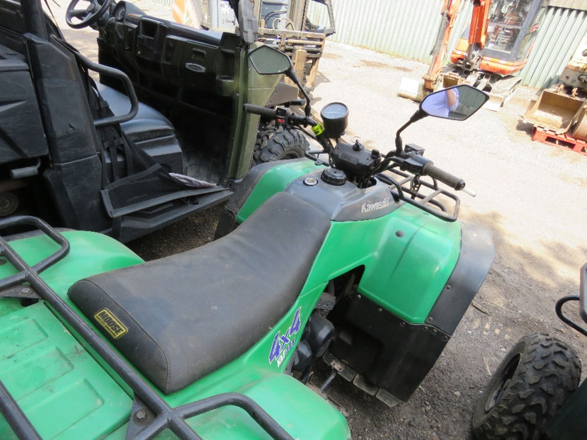 KAWASAKI KLF300 4X4 4WD PETROL ENGINED QUAD BIKE, TURNS OVER BUT NOT STARTING, CONDITION UNKNOWN, SO - Image 7 of 8