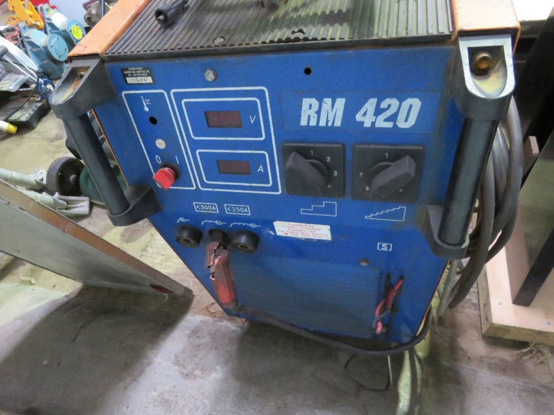 NEWARC MIG WELDER WITH WIRE FEED HEAD. - Image 3 of 6