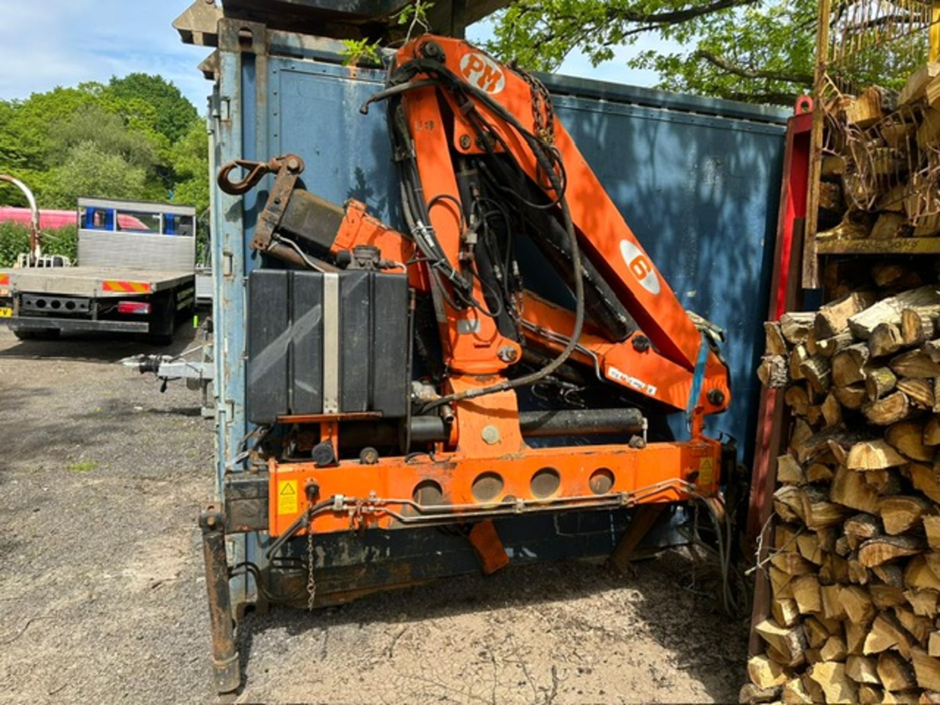 PM SERIES 6 LORRY MOUNTED CRANE, YEAR 2004, WORKING WHEN REMOVED 6 MONTHS AGO. PIPED FOR GRAB/ROTATO