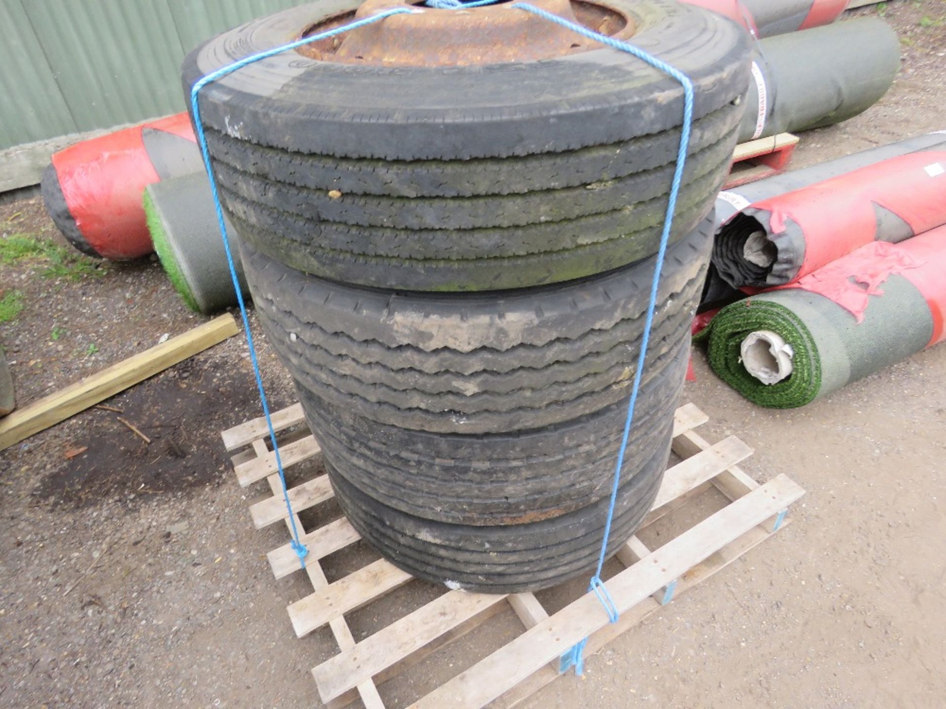 4 X LORRY WHEELS AND TYRES 265/70R19.5 THIS LOT IS SOLD UNDER THE AUCTIONEERS MARGIN SCHEME, TH - Image 4 of 4