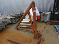 HYDRAULIC ENGINE CRANE. THIS LOT IS SOLD UNDER THE AUCTIONEERS MARGIN SCHEME, THEREFORE NO VAT WI