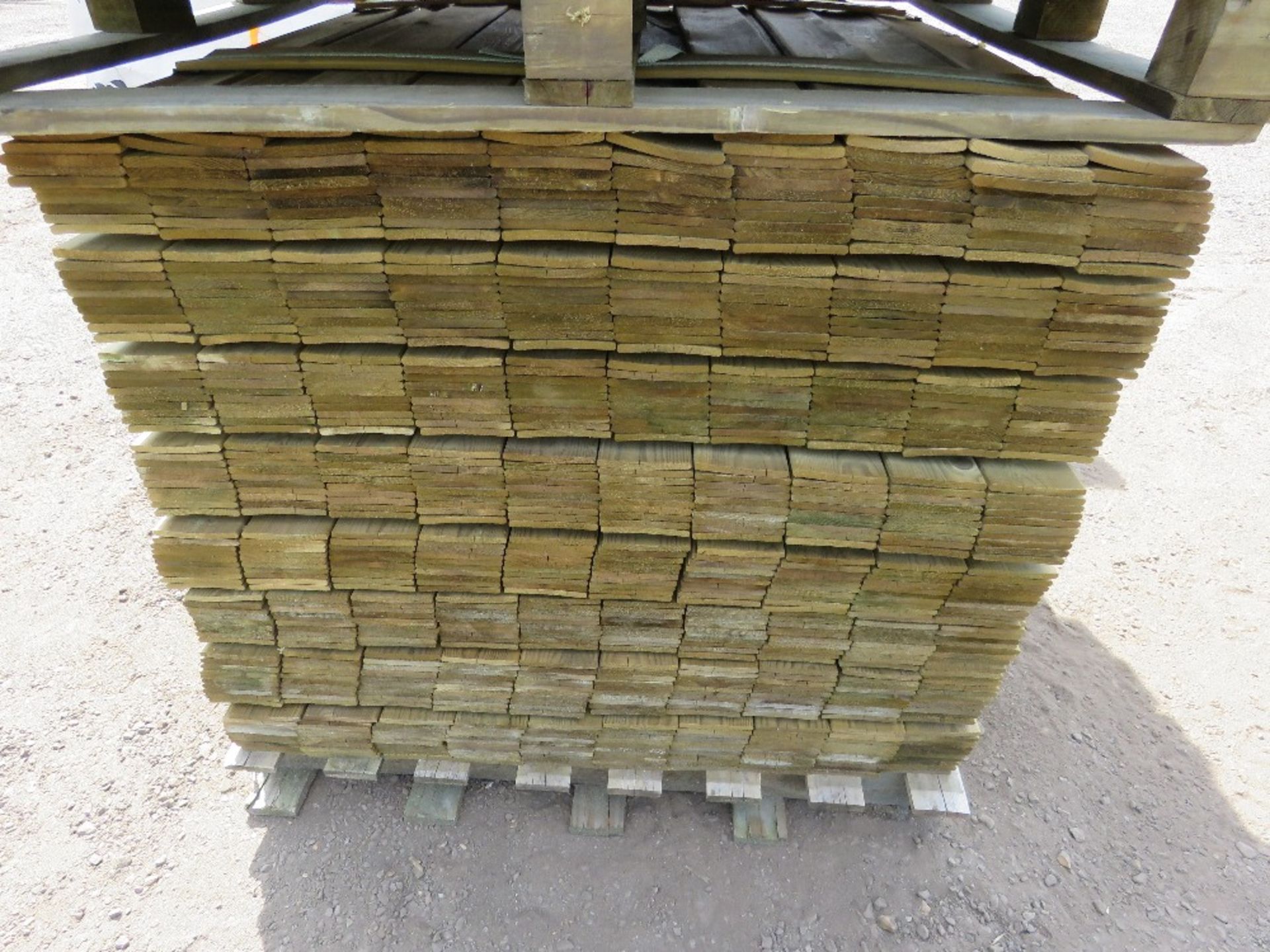 2 X PALLETS OF HIT AND MISS FENCE CLADDING TIMBER 0.83M - 1.12M APPROX X 100MM APPROX. - Image 4 of 15