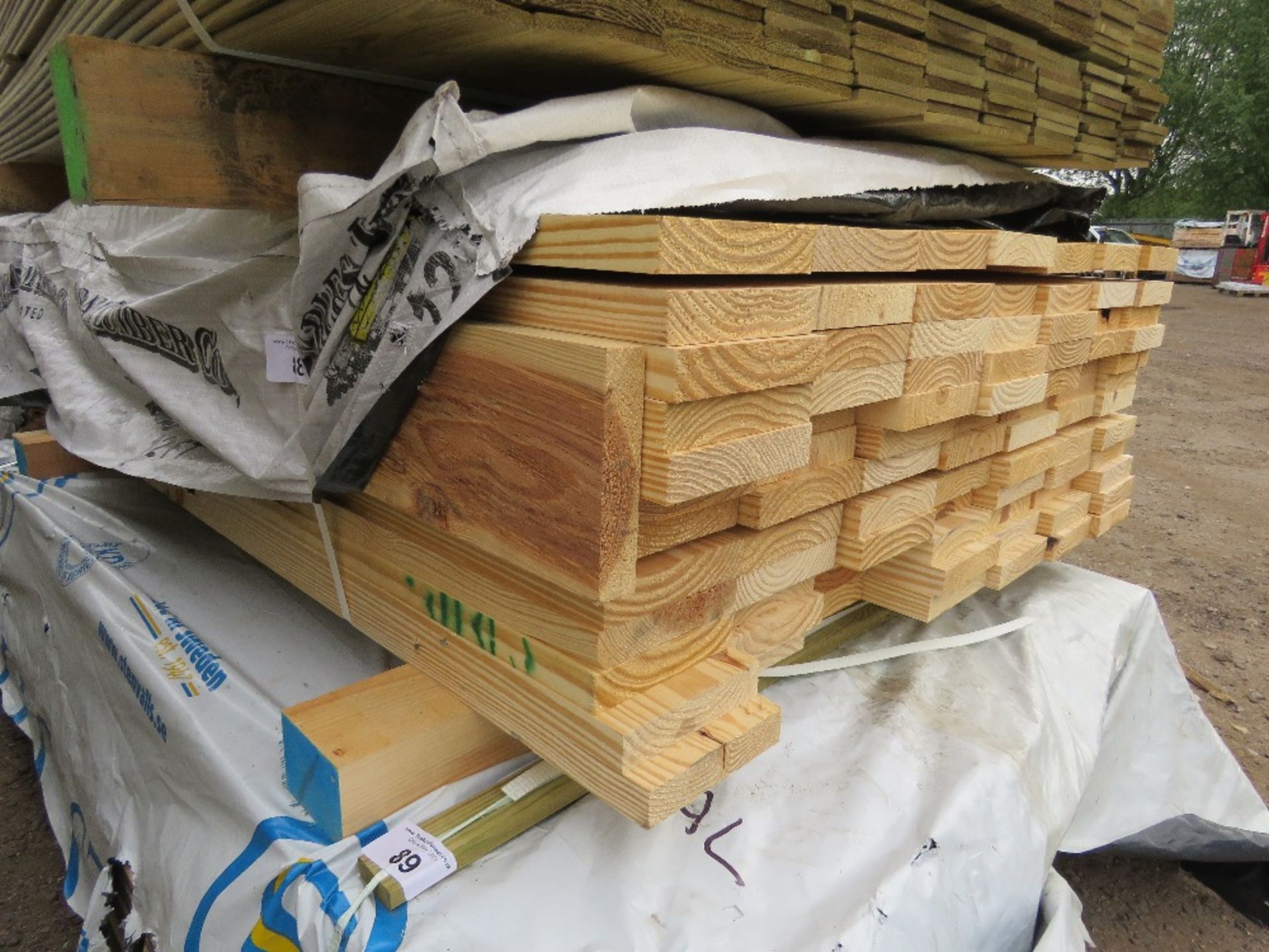 PACK OF UNTREATED GRAVEL TIMBER BOARD 1.83M X 140MM X 30MM APPROX, 85NO APPROX IN TOTAL. - Image 2 of 3