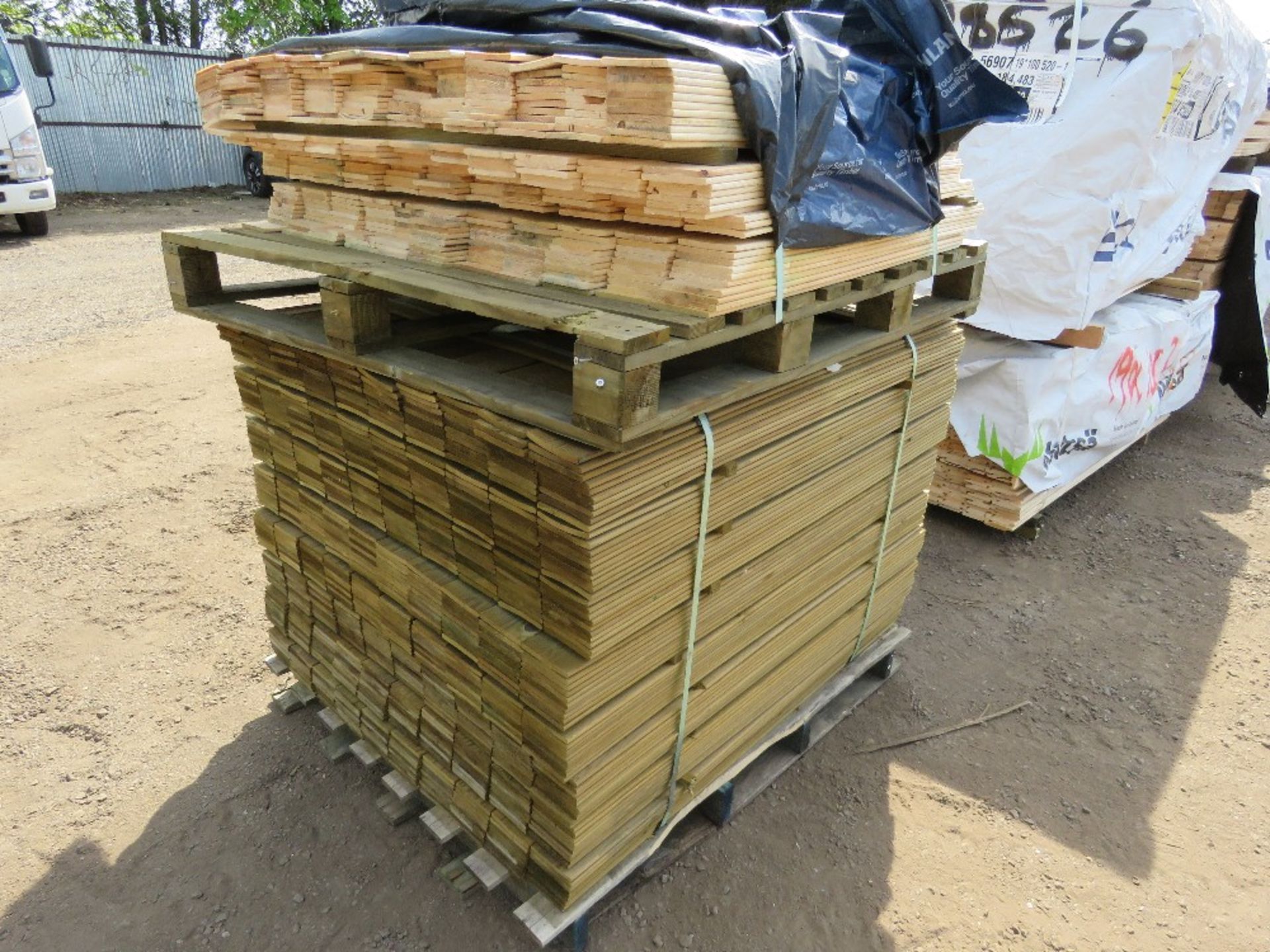 2 X PALLETS OF HIT AND MISS FENCE CLADDING TIMBER 0.83M - 1.12M APPROX X 100MM APPROX. - Image 3 of 15