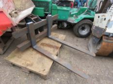 SET OF ADJUSTABLE EXCAVATOR MOUNTED PALLET FORKS. PREVIOUSLY USED ON 2.5TONNE BOBCAT MINI EXCAVATOR: