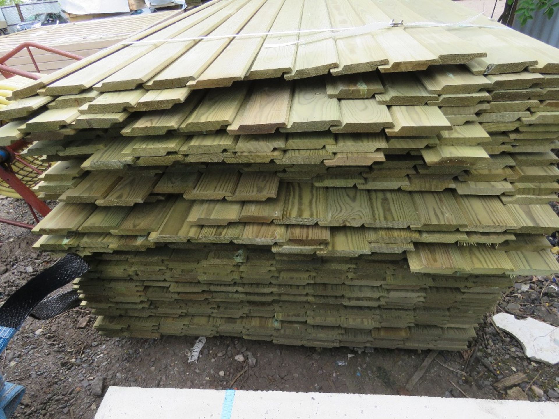 LARGE PACK OF PRESSURE TREATED SHIPLAP TYPE CLADDING TIMBER: MIXED SIZED 1.7M-1.9M LENGTH X 100MM WI - Image 2 of 3