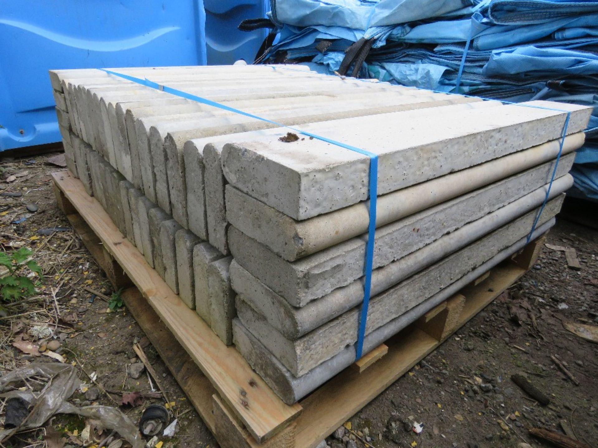 PALLET CONTAINING APPROXIMATELY 45NO BULL NOSE EDGING KERBS, 3FT X 6" X 2" APPROX. - Image 4 of 5