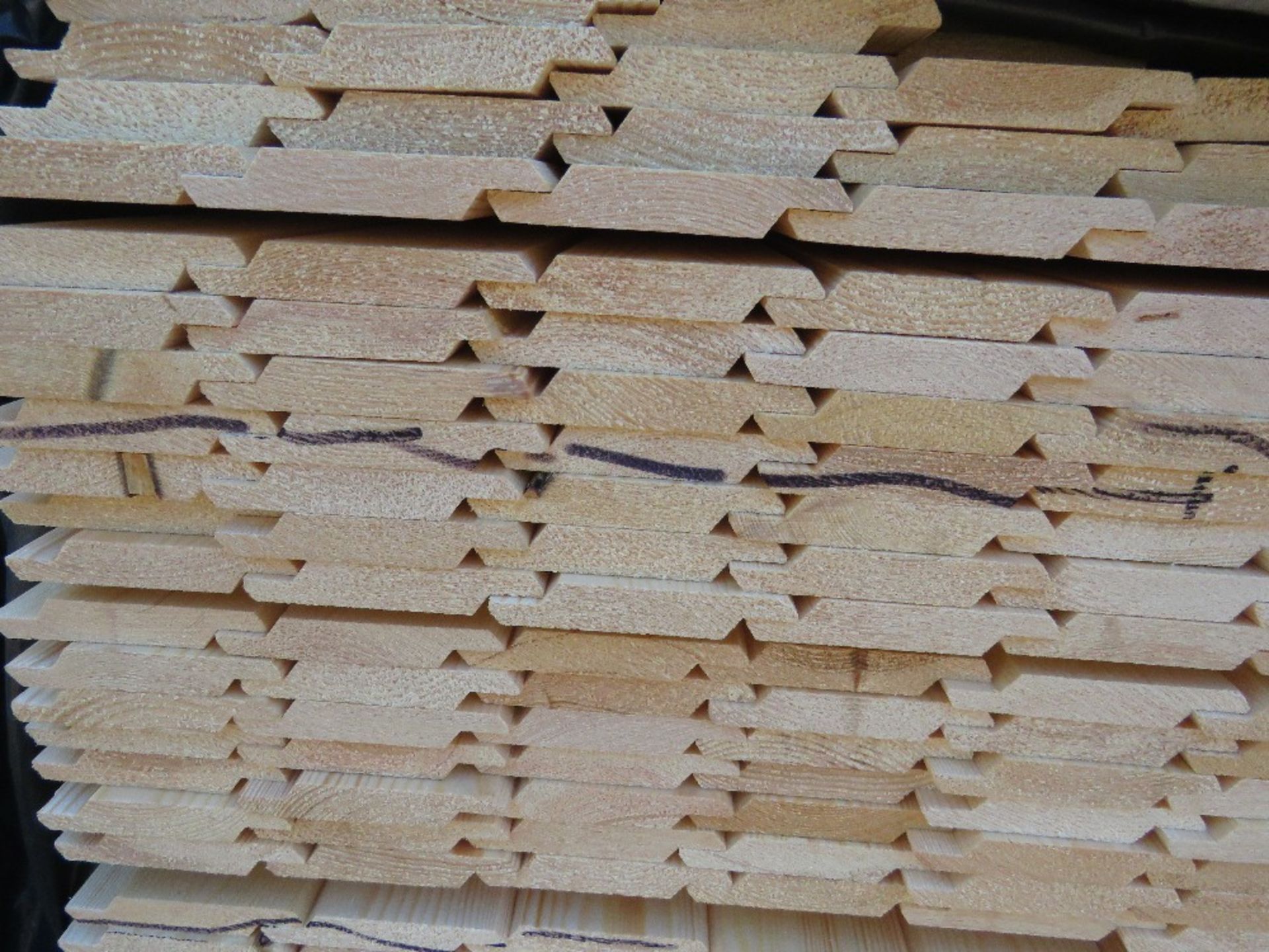 EXTRA LARGE PACK OF UNTREATED SHIPLAP TIMBER CLADDING: 1.72M X 100MM APPROX. - Image 2 of 3