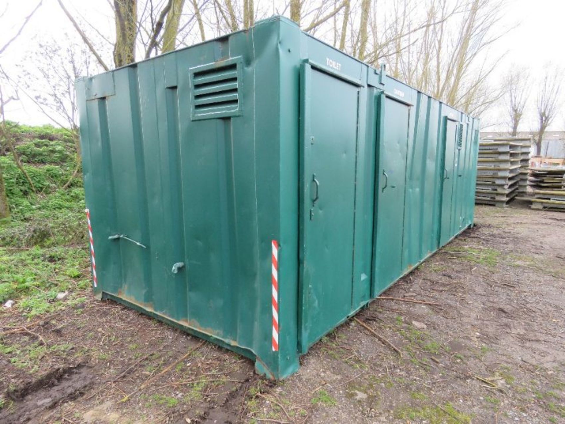SECURE WELFARE CABIN, 32FT LENGTH X 10FT WIDTH APPROX WITH STEPHILL 10KVA GENERATOR - Image 5 of 18