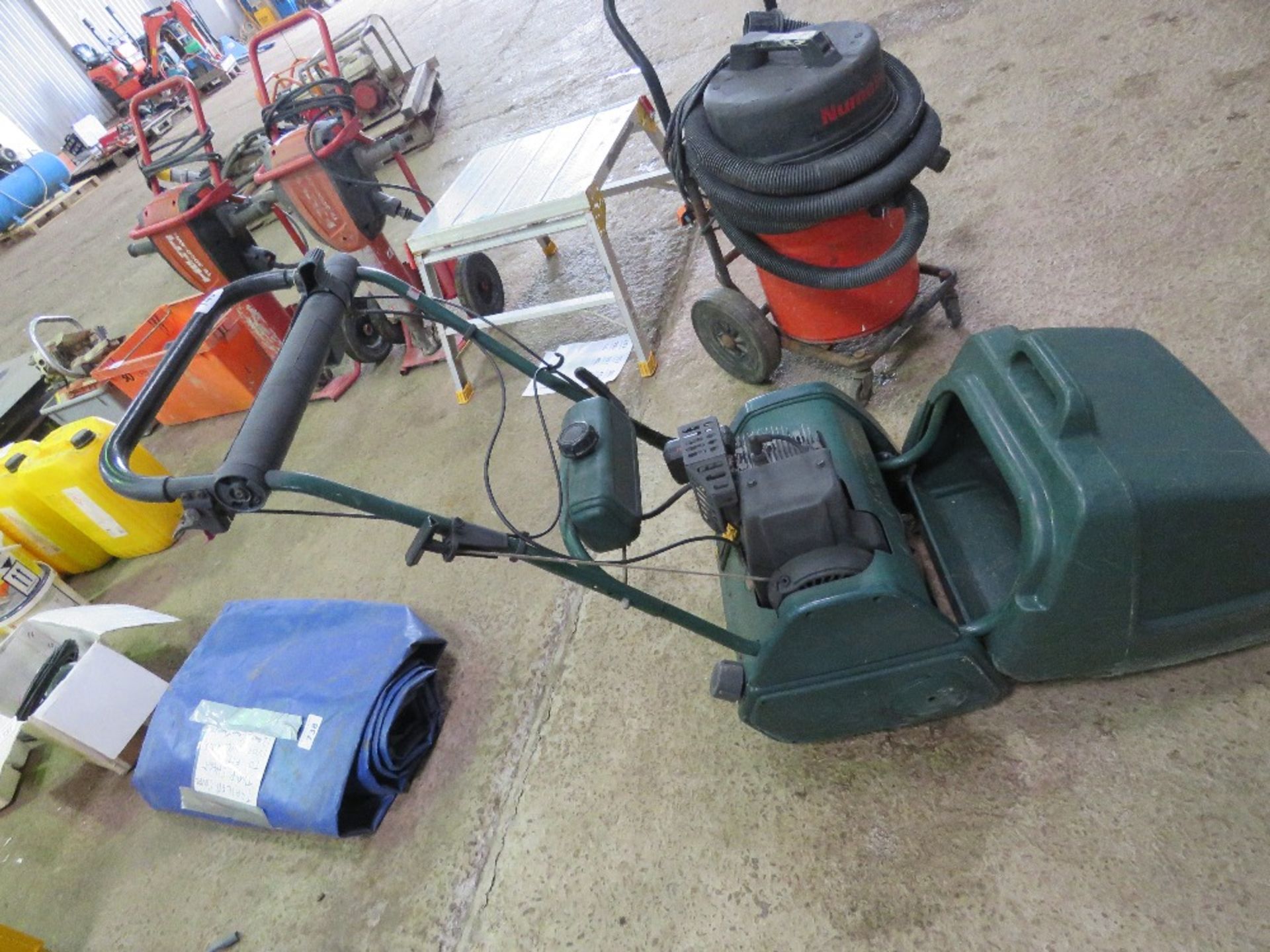 BALMORAL CYLINDER MOWER WITH BOX. THIS LOT IS SOLD UNDER THE AUCTIONEERS MARGIN SCHEME, THEREFORE - Image 2 of 5