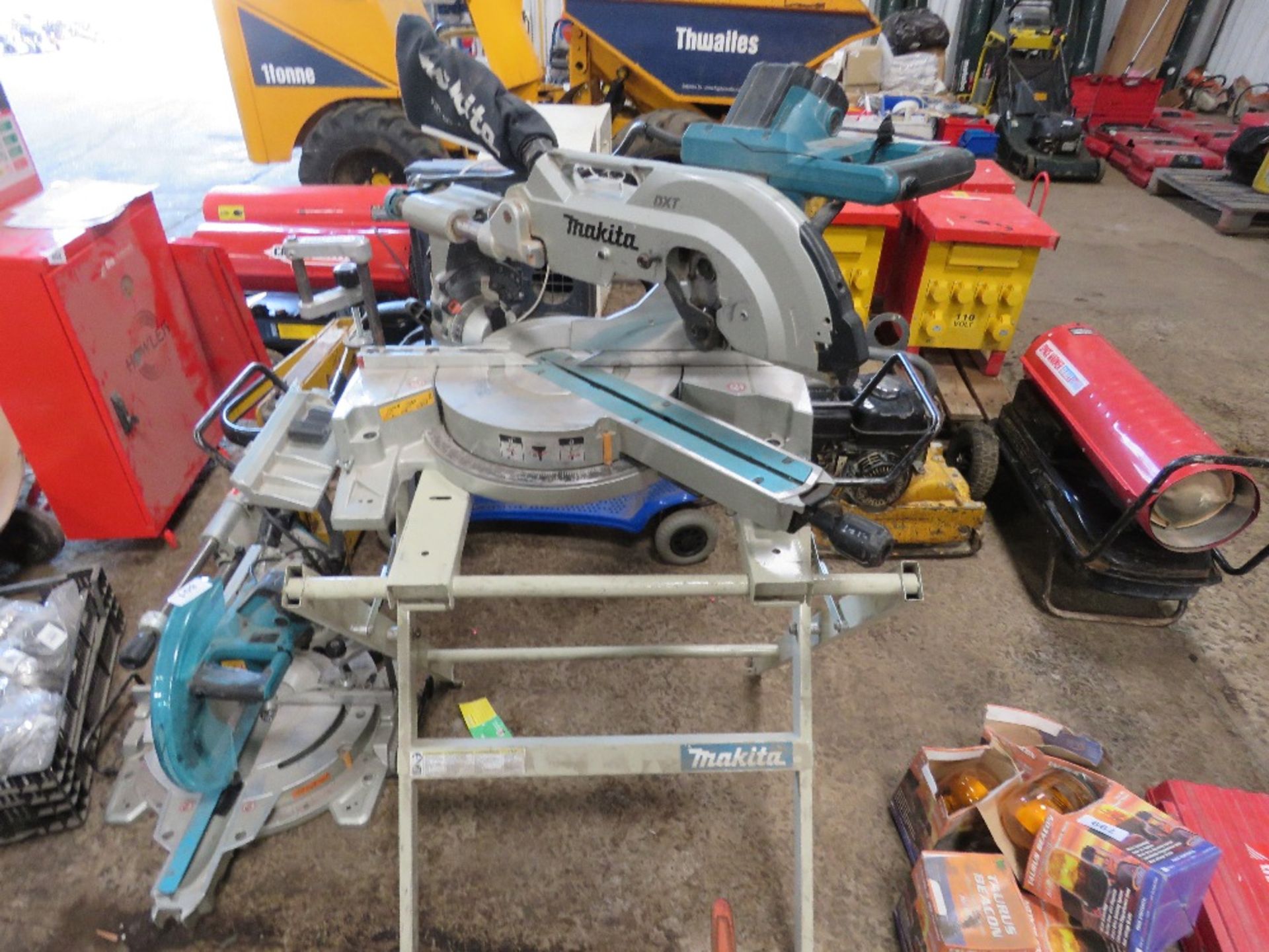 MAKITA SLIDING HEAD MITRE SAW WITH A STAND, 110VOLT POWERED. - Image 2 of 4