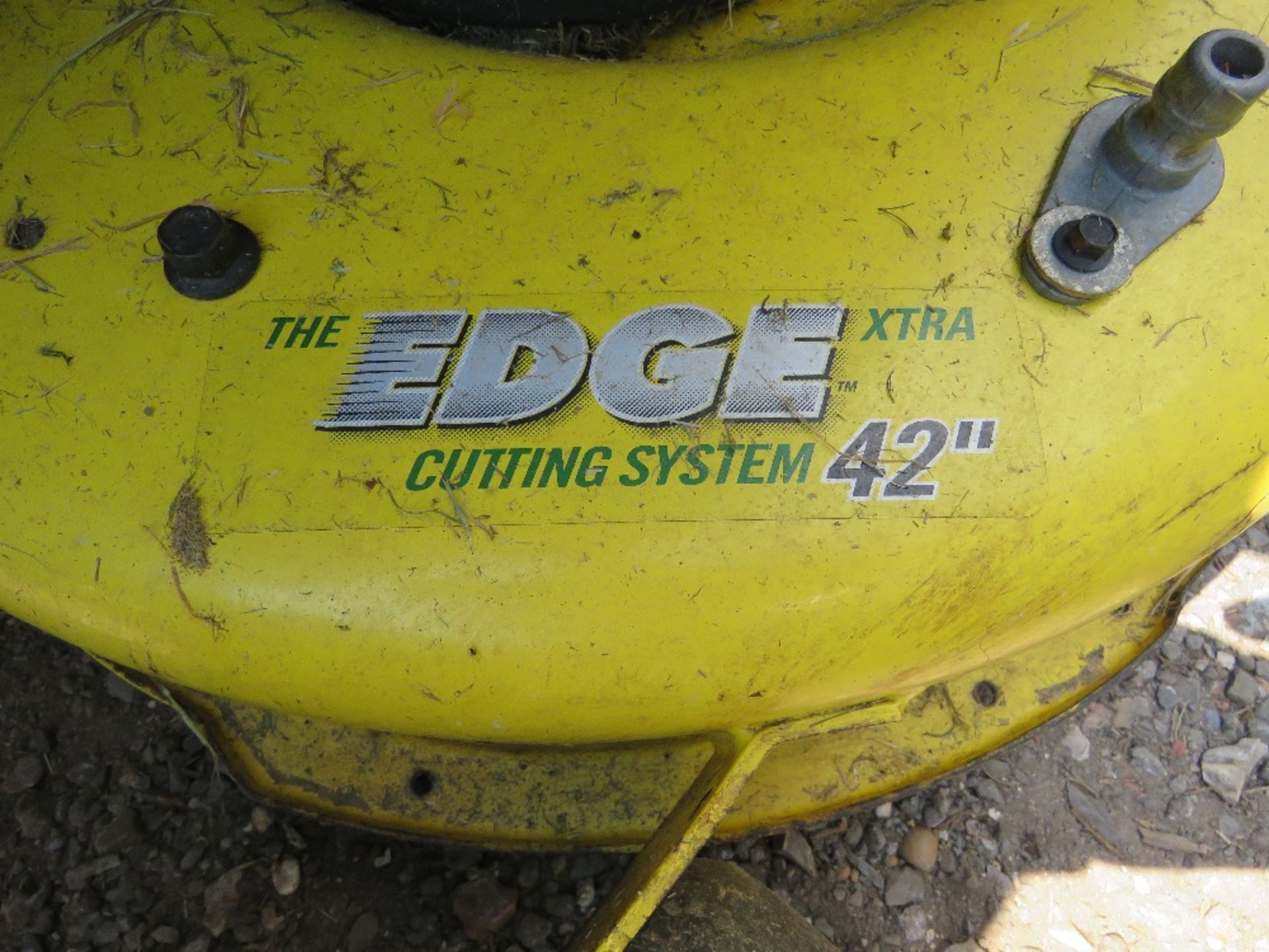 JOHN DEERE X320 PETROL RIDE ON MOWER, 756 REC HOURS. RUNS AND DRIVES BUT MOWERS NOT ENGAGING...NO BE - Image 8 of 11