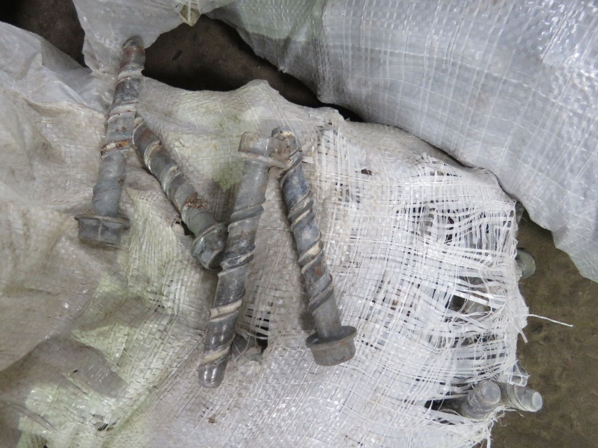 4 X BAGS OF HEAVY DUTY ANCHOR BOLTS. THIS LOT IS SOLD UNDER THE AUCTIONEERS MARGIN SCHEME, THEREF - Image 2 of 3