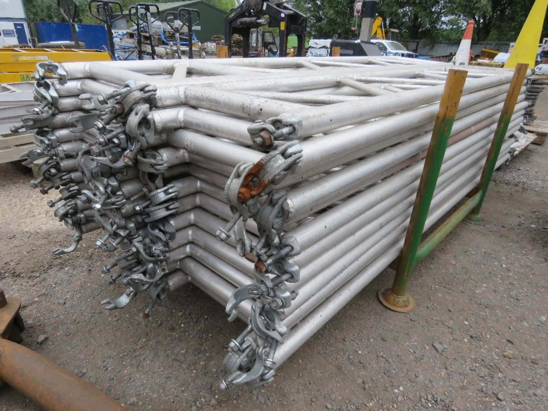 STILLAGE CONTAINING 24NO ALUMINIUM LATTICE BEAM SCAFFOLD SUPPORTS, 450MM WIDTH X 2.5M LENGTH APPROX. - Image 3 of 5
