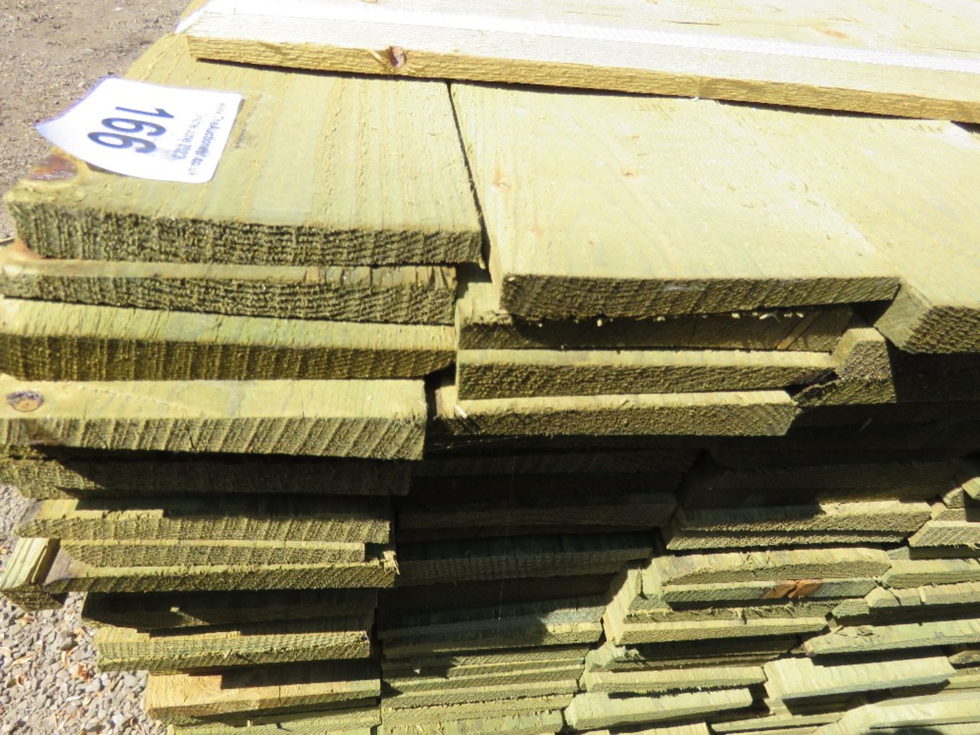 LARGE PACK OF TREATED FEATHER EDGE TIMBER CLADDING BOARDS: 1.5M LENGTH X 100MM WIDTH APPROX. - Image 4 of 4