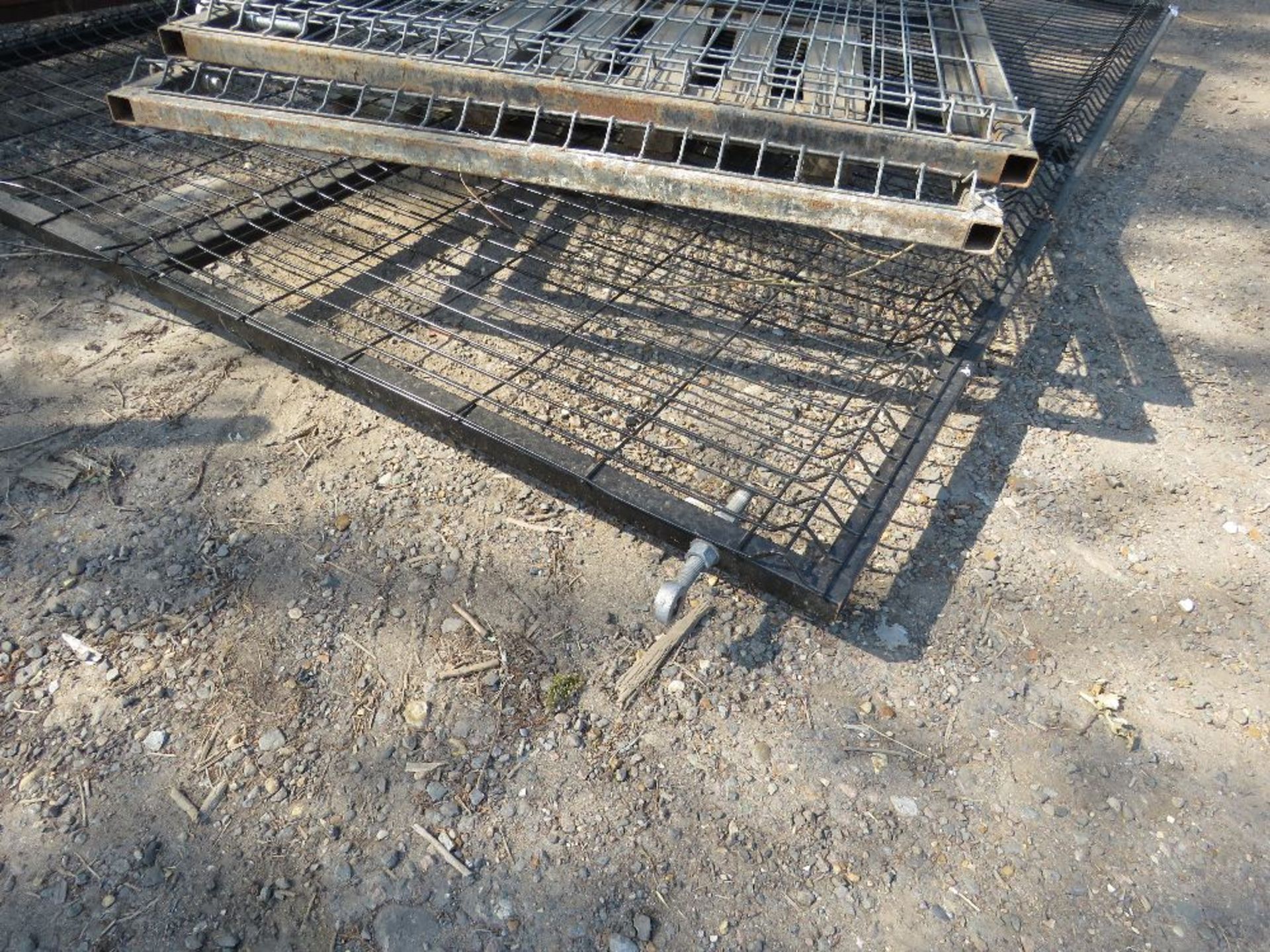 SINGLE HEAVY DUTY MESH COVERED YARD GATE, 2.35M HEIGHT X 3M WIDTH APPROX. THIS LOT IS SOLD UNDER - Image 3 of 4