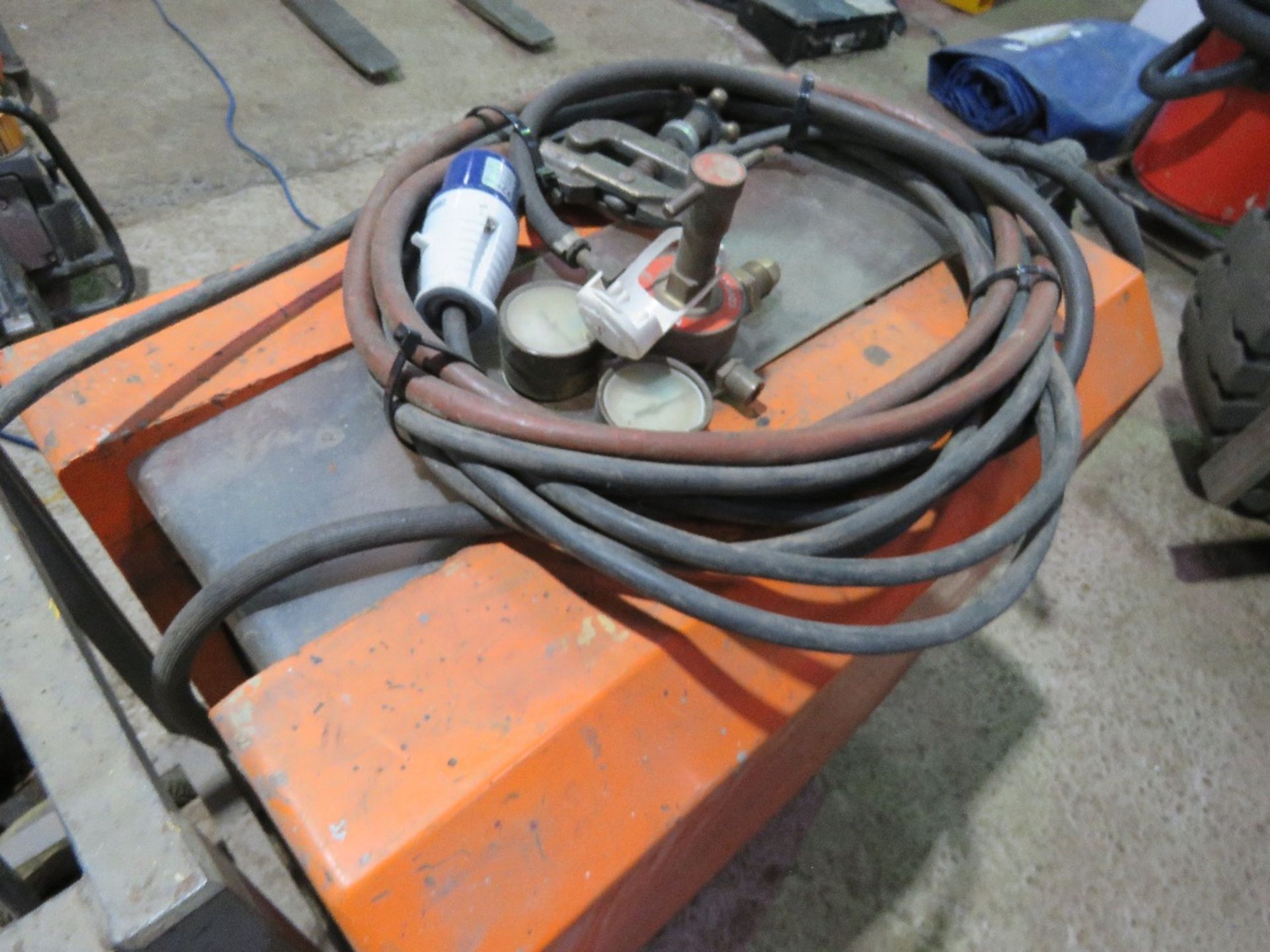 HEAVY DUTY WELDER, 240VOLT POWERED. THIS LOT IS SOLD UNDER THE AUCTIONEERS MARGIN SCHEME, THEREFO - Image 3 of 3
