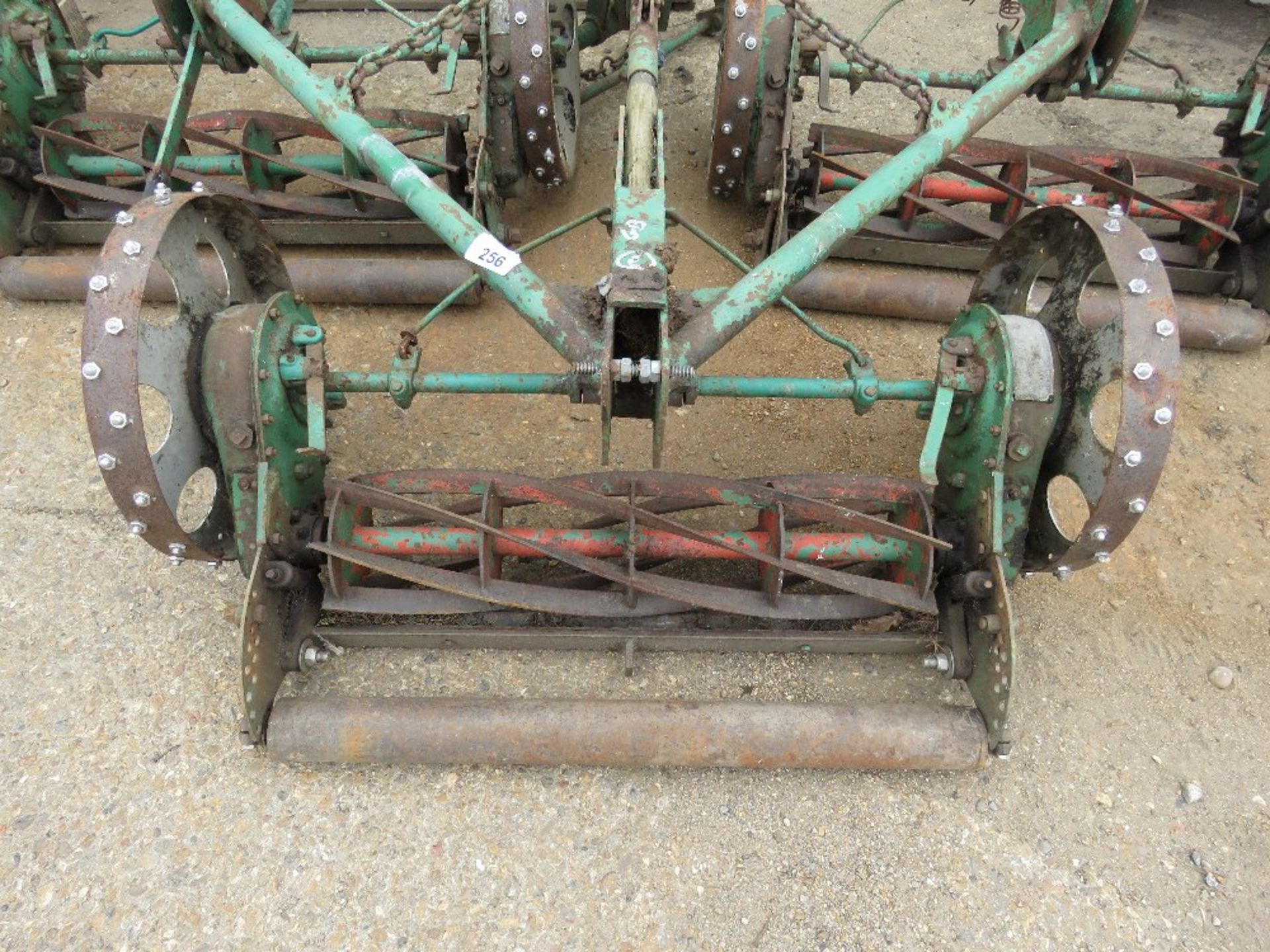 TRACTOR MOUNTED WHEEL DRIVEN TOWED GAND MOWERS 8FT WIDTH APPROX. - Image 3 of 8