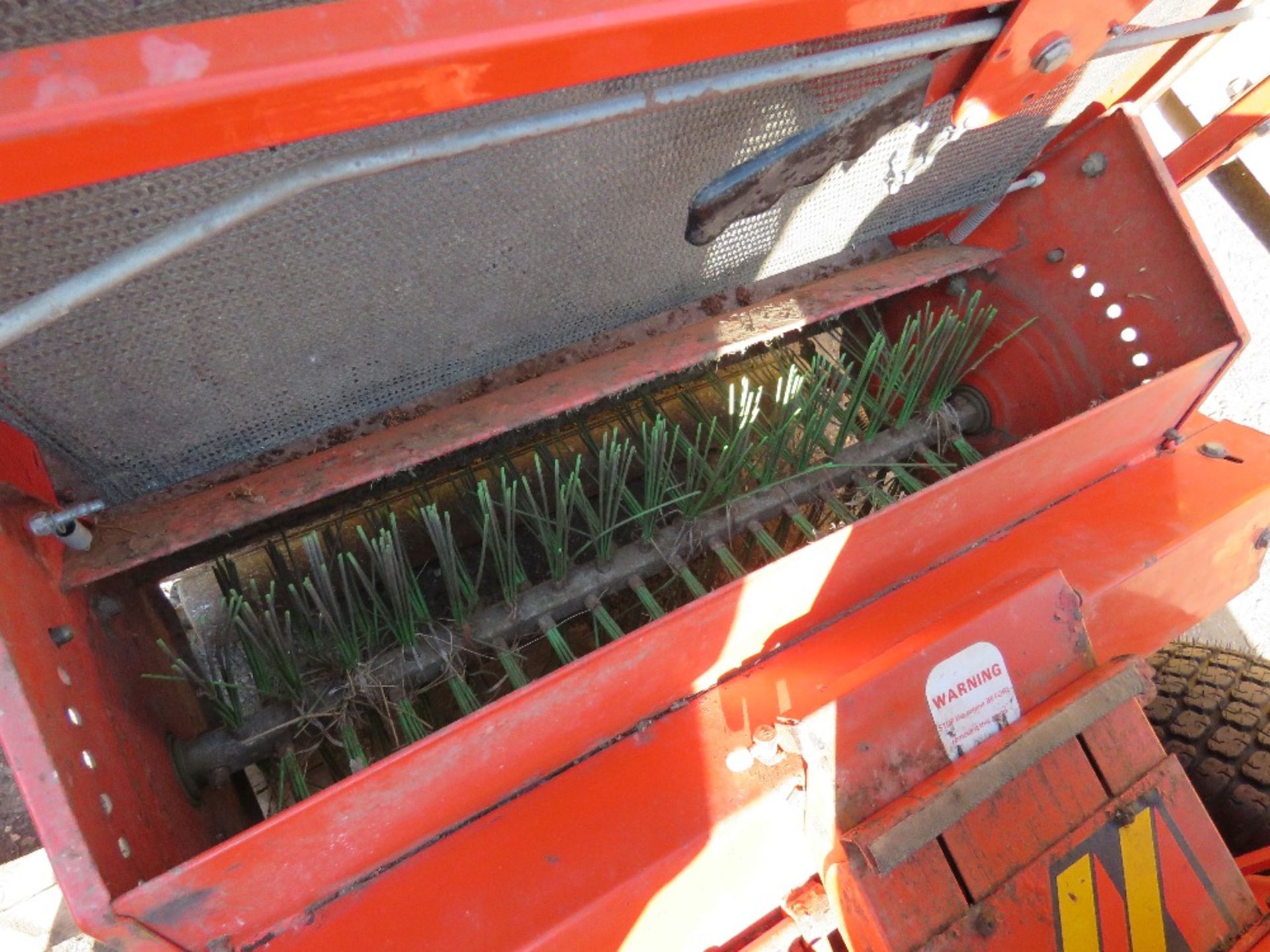 WESTWOOD RIDE ON MOWER WITH COLLECTOR. WHEN TESTED WAS SEEN TO START, DRIVE, MOWERS ENGAGED AND REAR - Image 6 of 9