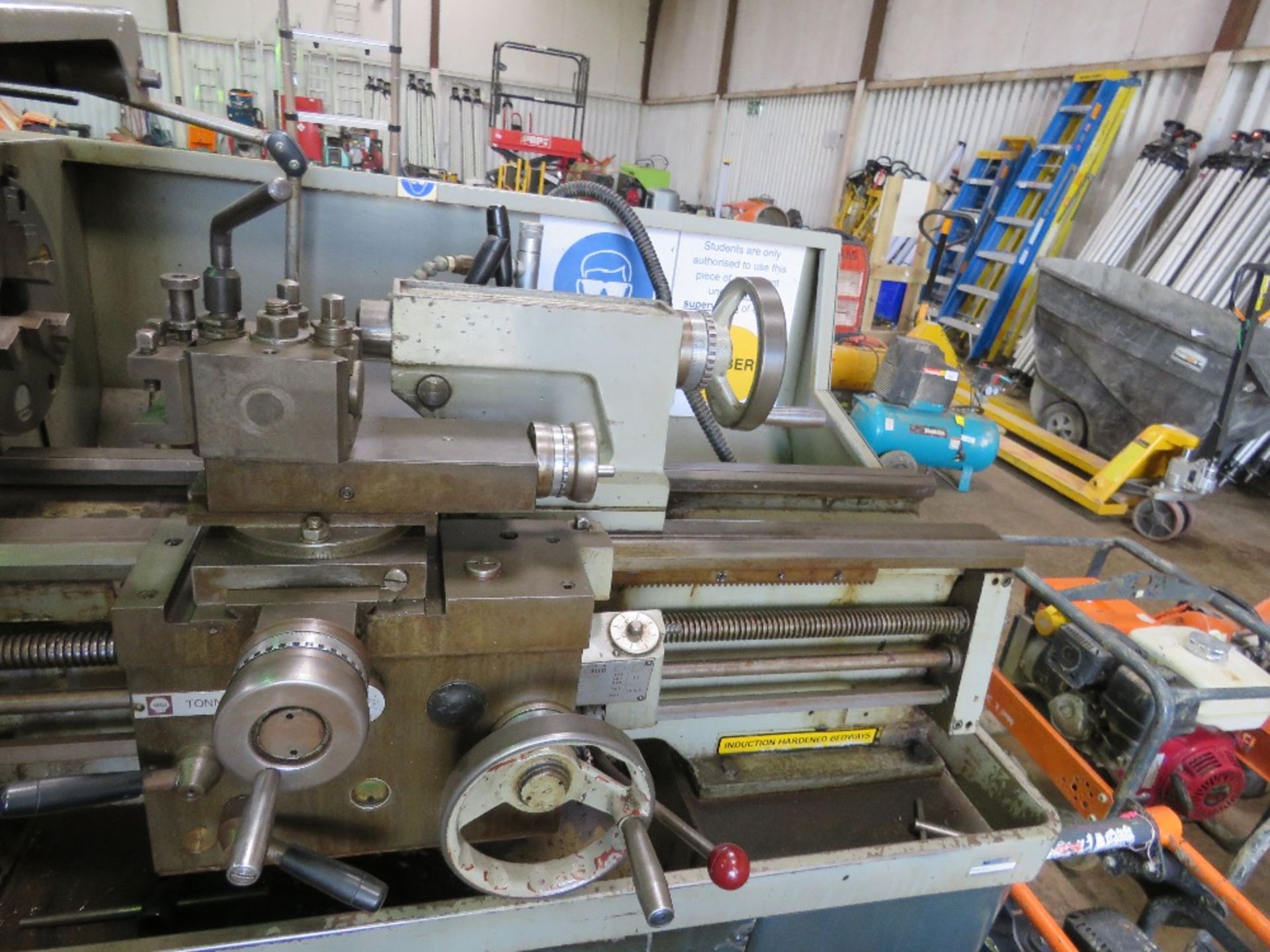 COLCHESTER STUDENT 1800 415 VOLT POWERED 600 MODEL LATHE. SOURCED FROM COLLEGE. - Image 7 of 11