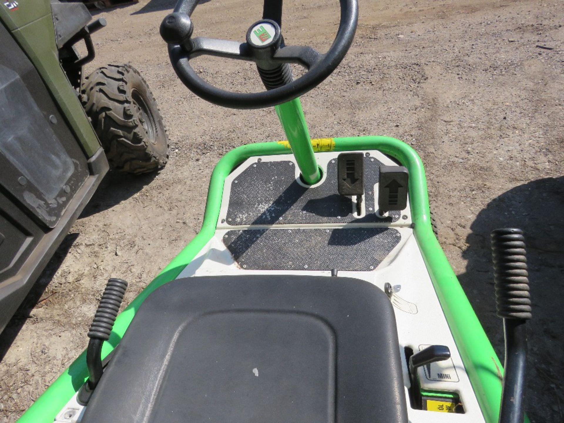 ETESIA PROFESSIONAL HYDRO RIDE ON MOWER WITH REAR COLLECTOR. WHEN TESTED WAS SEEN TO RUN AND DRIVE A - Image 7 of 9