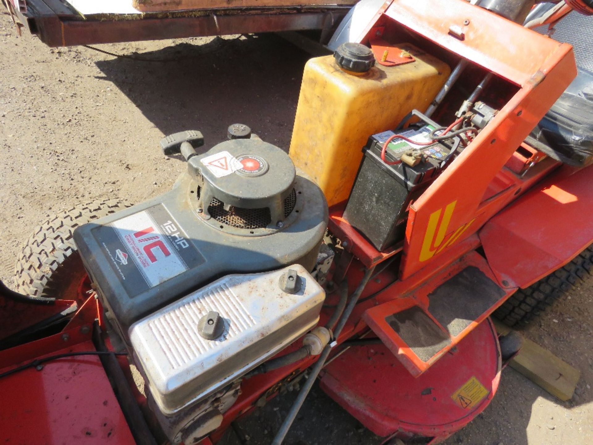 WESTWOOD RIDE ON MOWER WITH COLLECTOR. WHEN TESTED WAS SEEN TO START, DRIVE, MOWERS ENGAGED AND REAR - Image 9 of 9