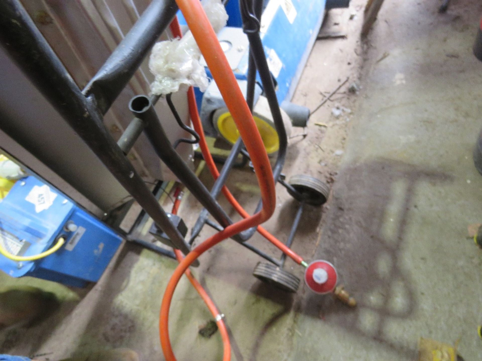 CLARKE CONTRACTOR GAS BURNER UNIT. THIS LOT IS SOLD UNDER THE AUCTIONEERS MARGIN SCHEME, THEREFOR - Image 4 of 4