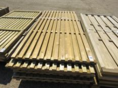 6X WOODEN FENCE PANELS HIT AND MISS VENTIAN SLAT: 3FT X 6FT APPROX SIZE.