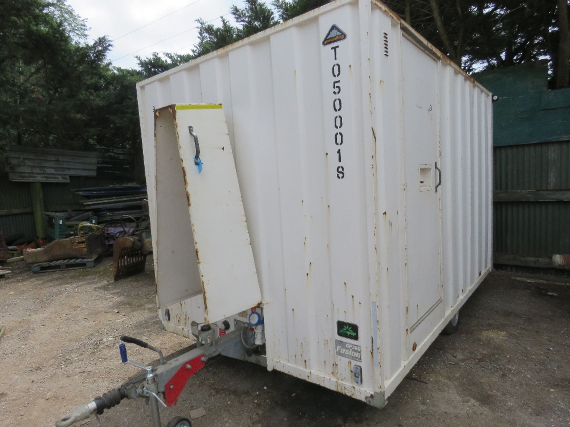 GROUNDHOG GP360 TOWED WELFARE UNIT, YEAR 2015. WITH DRYING/GENERATOR ROOM, TOILET AND CANTEEN AREA. - Image 2 of 23