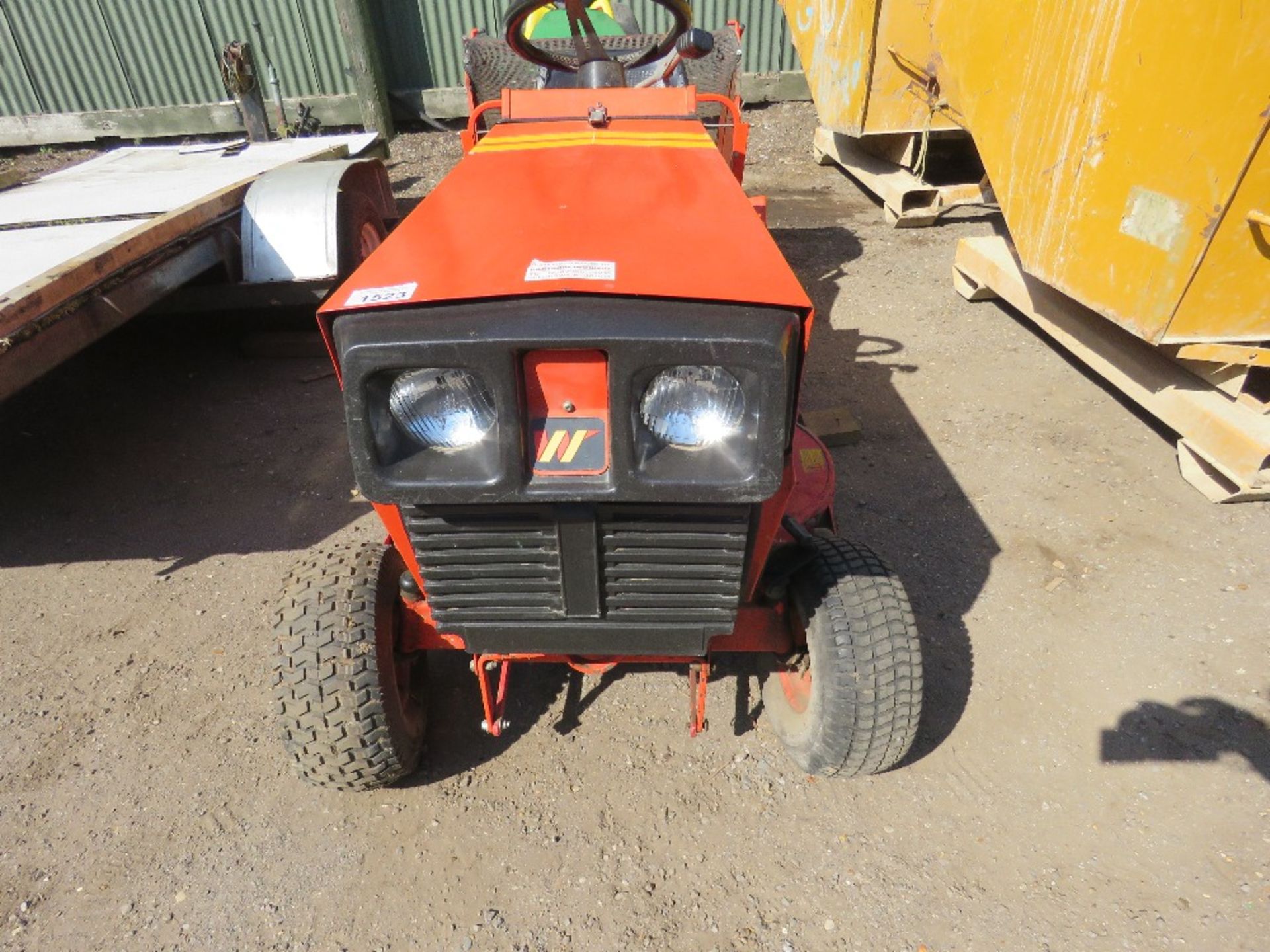 WESTWOOD RIDE ON MOWER WITH COLLECTOR. WHEN TESTED WAS SEEN TO START, DRIVE, MOWERS ENGAGED AND REAR - Image 3 of 9