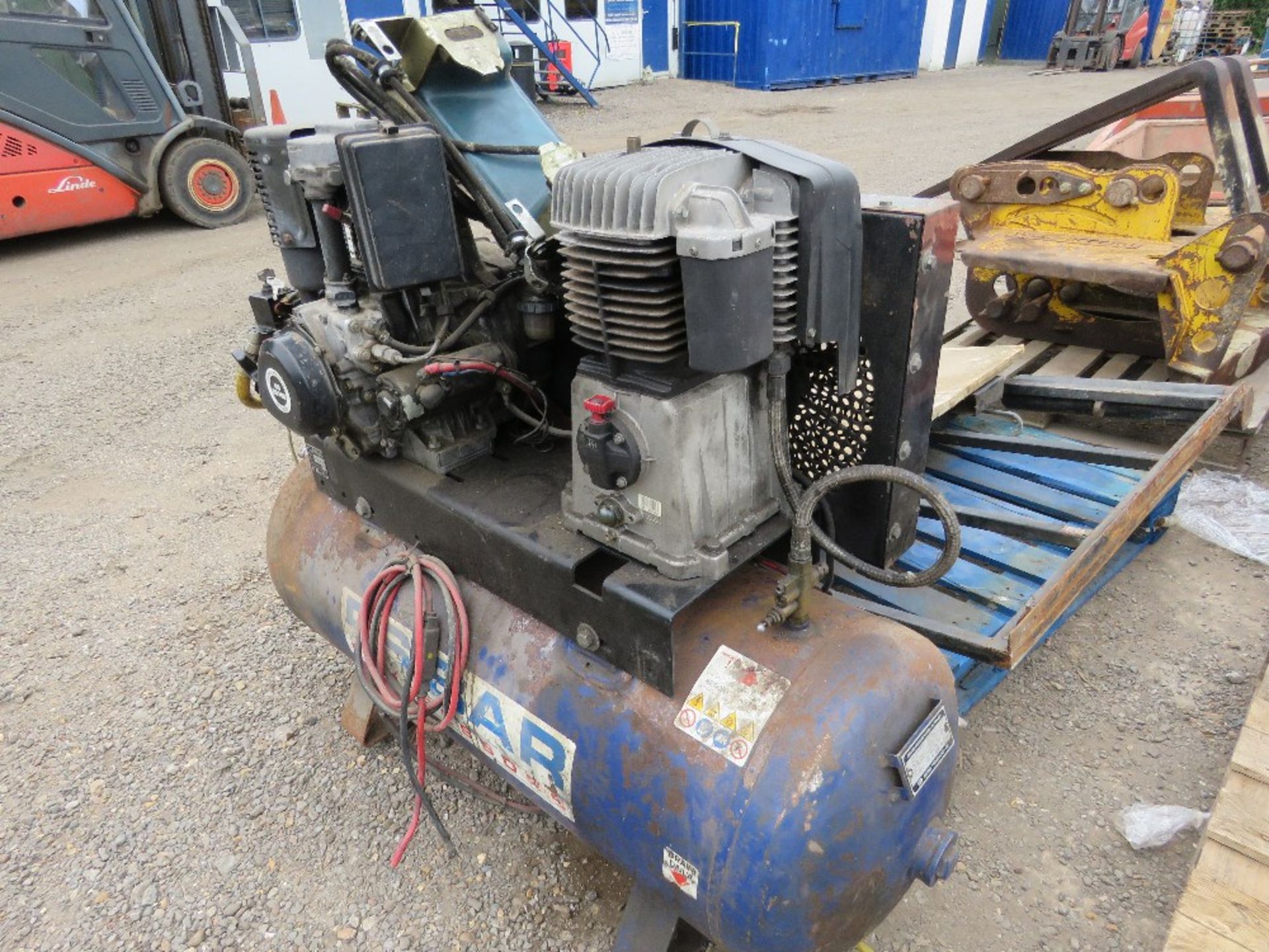 PSIBAR ROBIN ENGINED COMPRESSOR WITH VAN MOUNTING FRAME. SUITABLE FOR TYRE FITTER ETC. SEEN RUNNING - Image 6 of 7