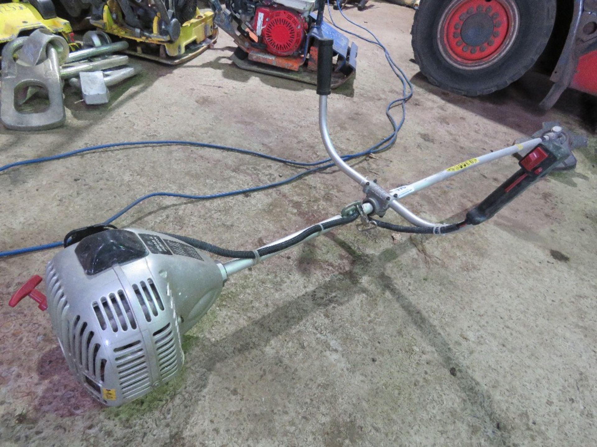 PETROL ENGINED BRUSH CUTTER. - Image 3 of 5