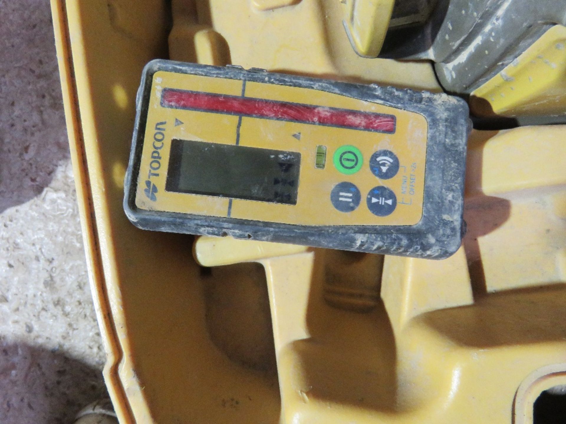 TOPCON RL-H40 PRISM LASER LEVEL SET IN A CASE. - Image 4 of 4