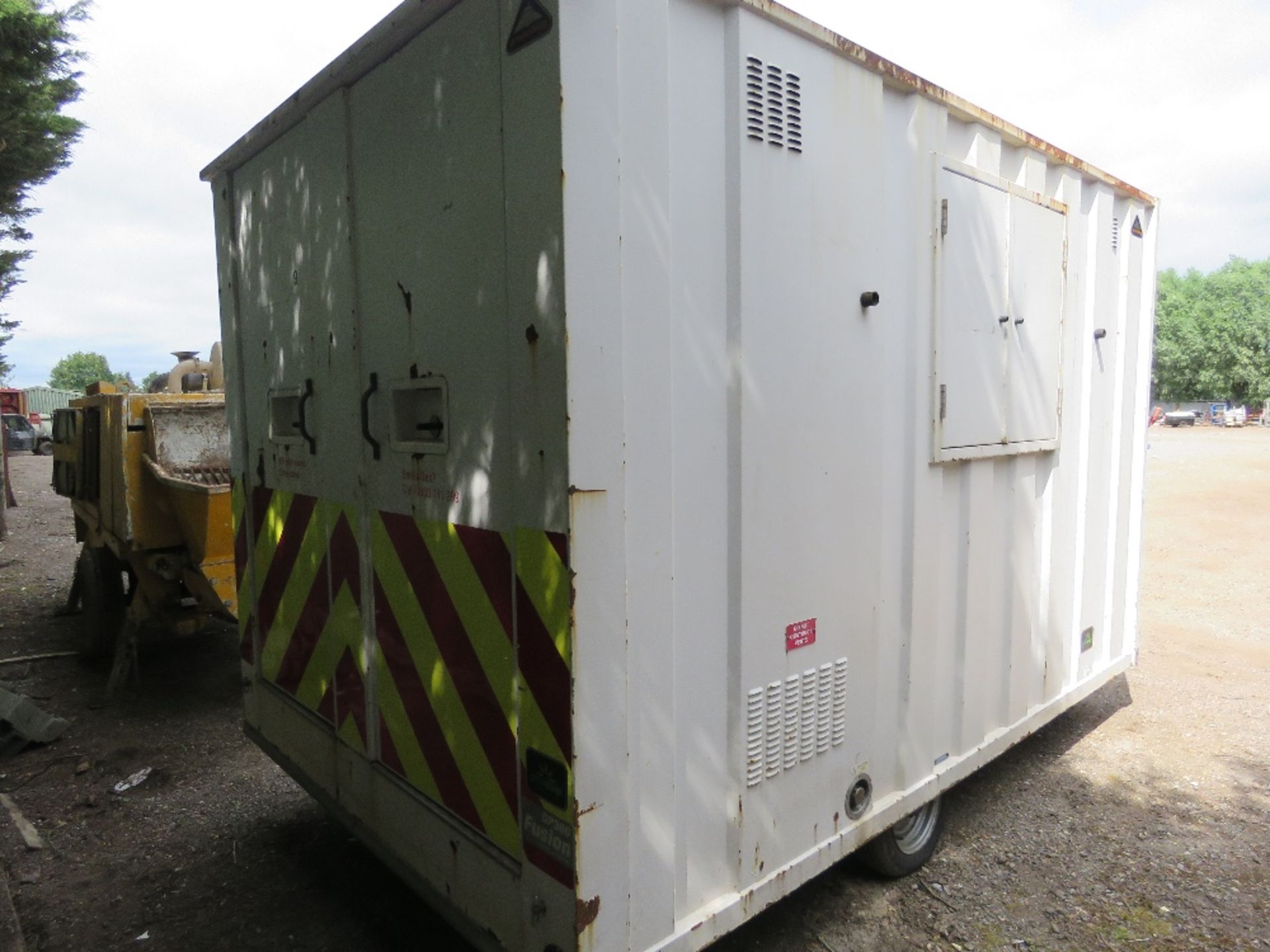 GROUNDHOG GP360 TOWED WELFARE UNIT, YEAR 2015. WITH DRYING/GENERATOR ROOM, TOILET AND CANTEEN AREA. - Image 6 of 23