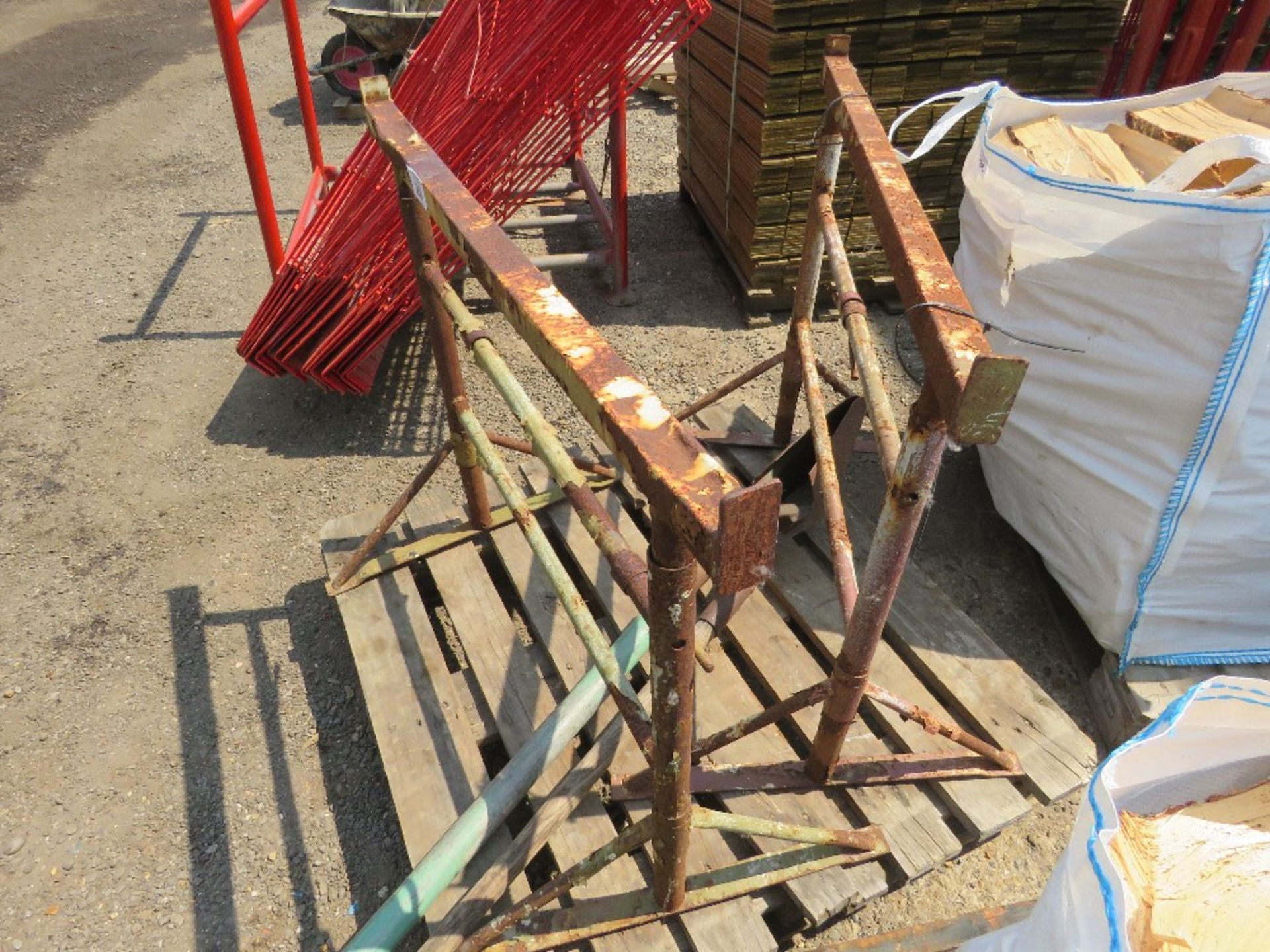 HOLE DIGGING SPADE PLUS 2NO TRESTLE STANDS. THIS LOT IS SOLD UNDER THE AUCTIONEERS MARGIN SCHEME, - Image 3 of 4