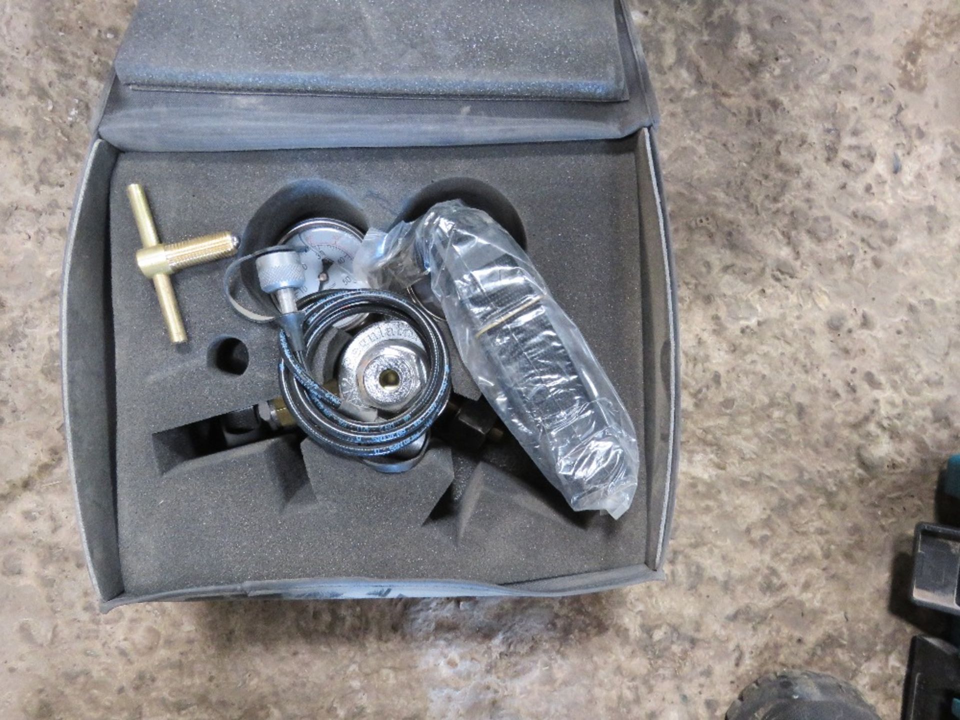 4NO PRESSURE REGULATOR VALVES IN A CASE. - Image 3 of 3