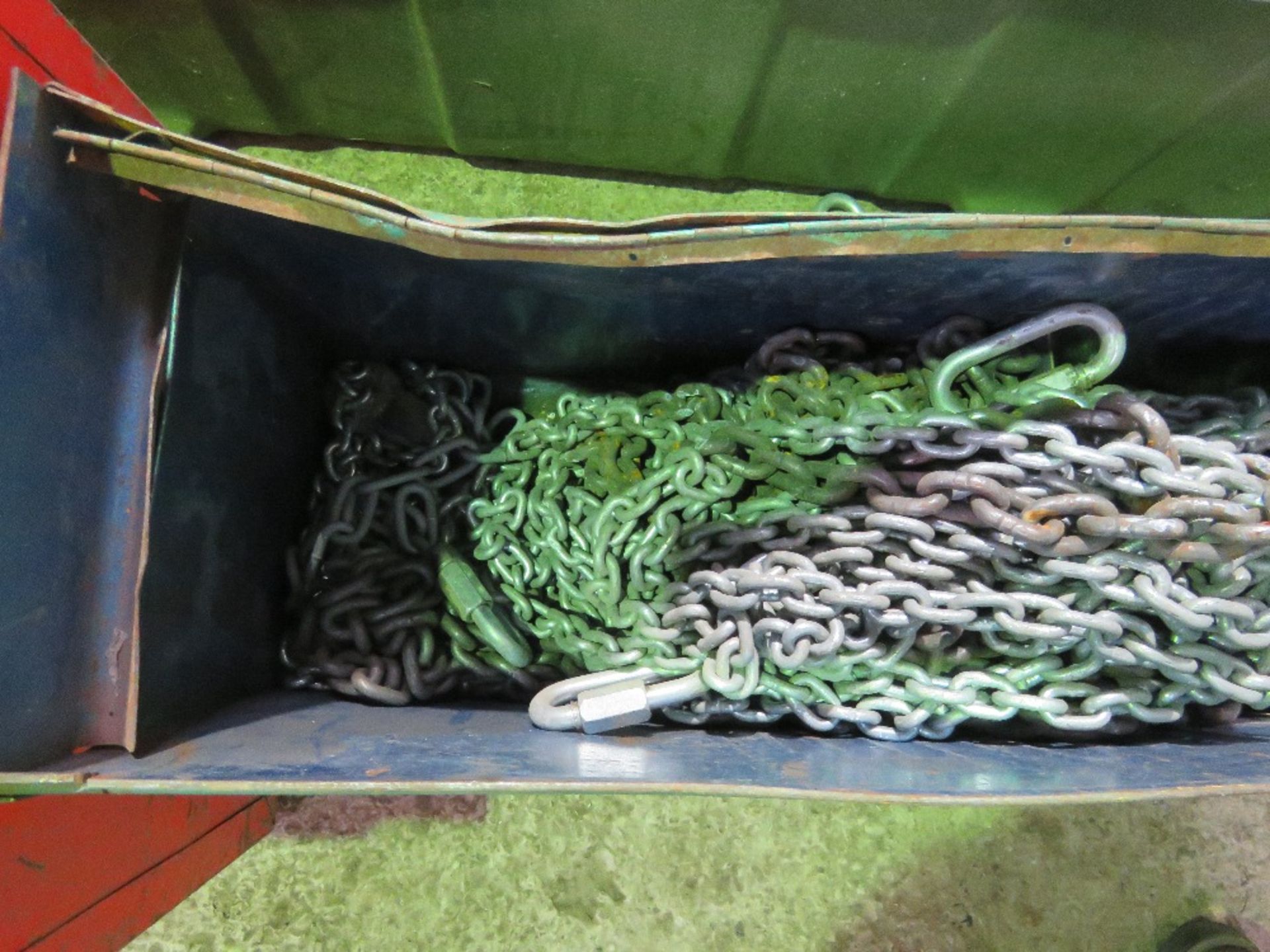 BOX OF CHAINS AND JOINERS. - Image 3 of 3