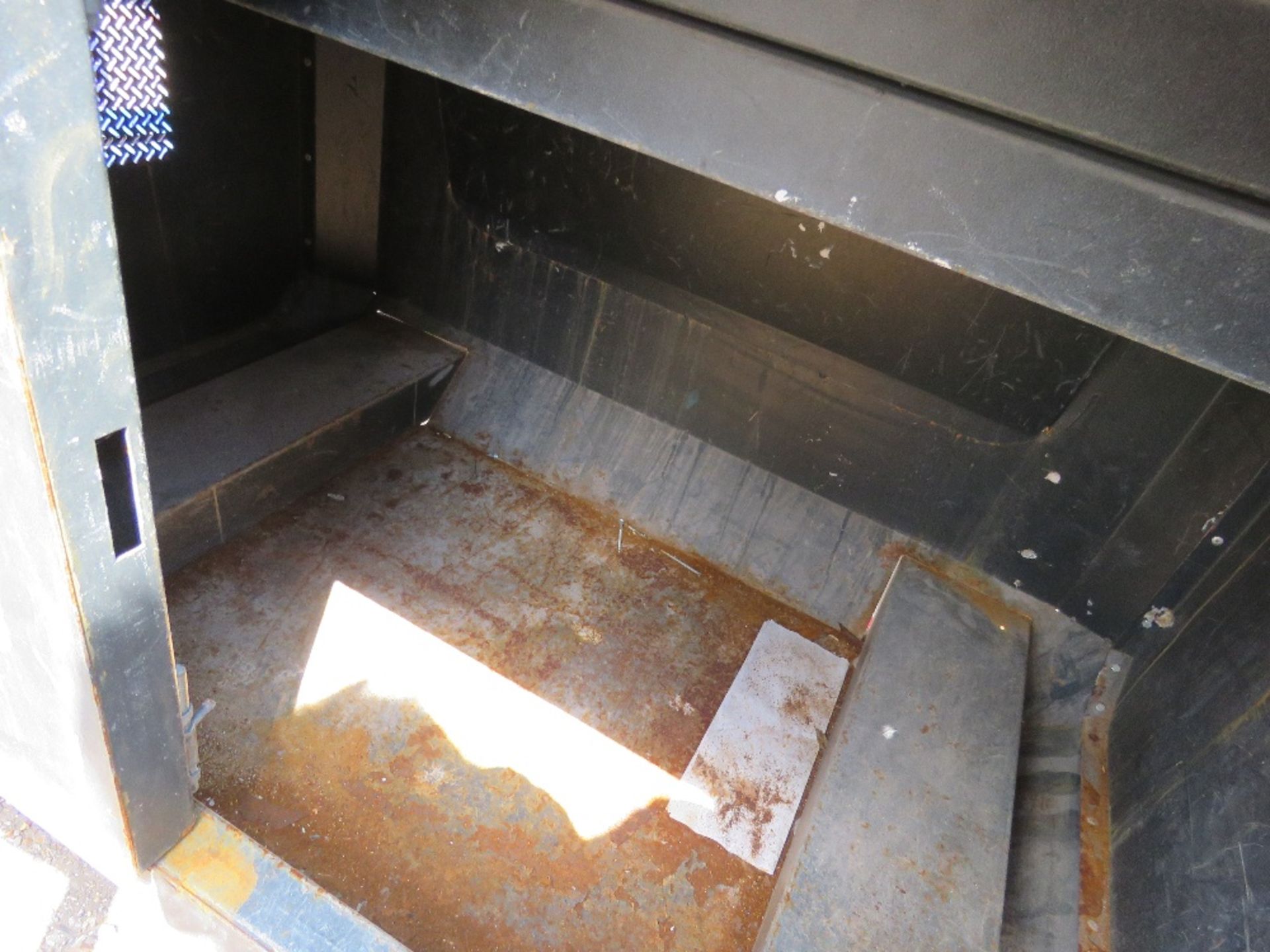ARMORGARD SAFETY ENCLOSURE CUTTING STATION. - Image 3 of 6