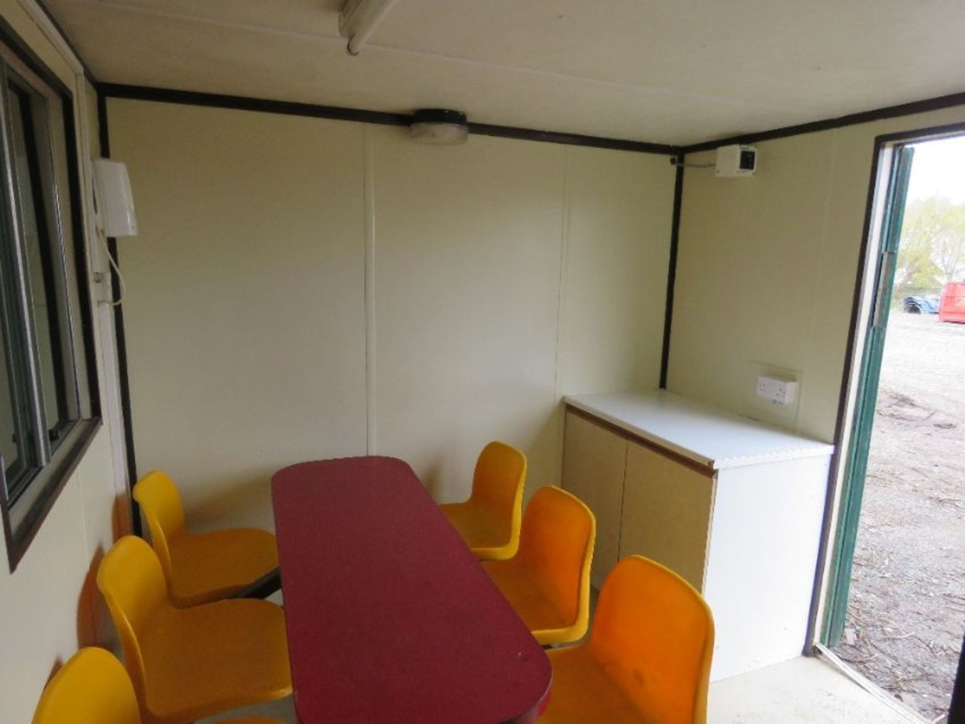 SECURE WELFARE CABIN, 32FT LENGTH X 10FT WIDTH APPROX WITH STEPHILL 10KVA GENERATOR - Image 11 of 18