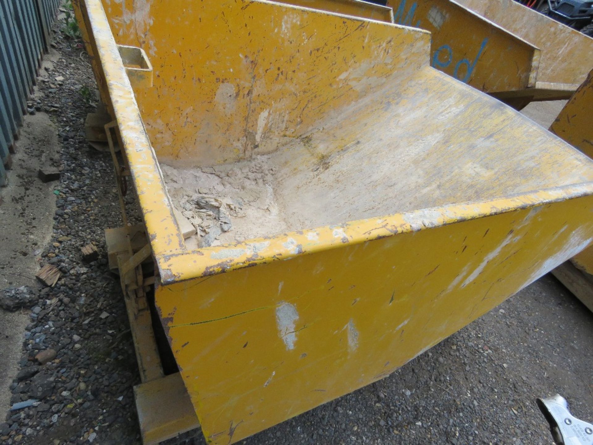 FORKLIFT MOUNTED TIPPING SKIP. THIS LOT IS SOLD UNDER THE AUCTIONEERS MARGIN SCHEME, THEREFORE NO - Image 3 of 3