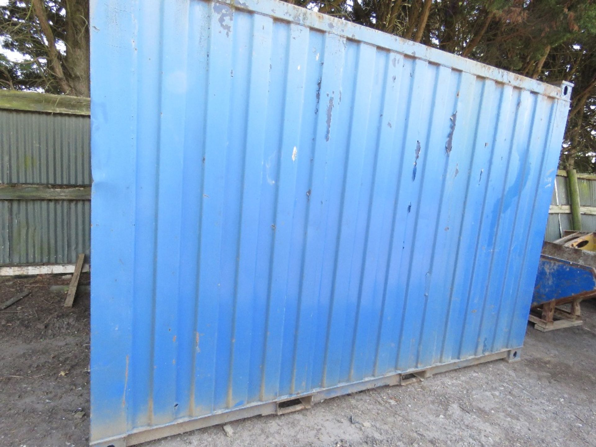 OFFICE CONTAINER UNIT, 12FT X 8FT APPROX. NO KEY BUT UNLOCKED. WITH FORK POCKETS SO WE CAN LOAD ONTO