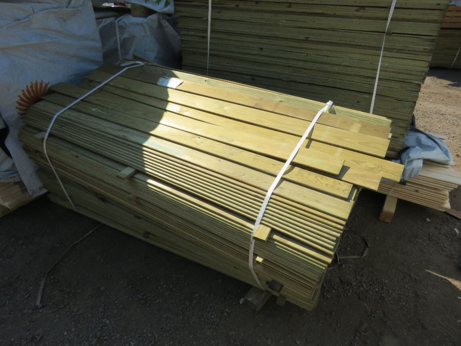 PACK OF TREATED HIT AND MISS TIMBER CLADDING BOARDS: 1.74M X 100MM APPROX. - Image 3 of 4