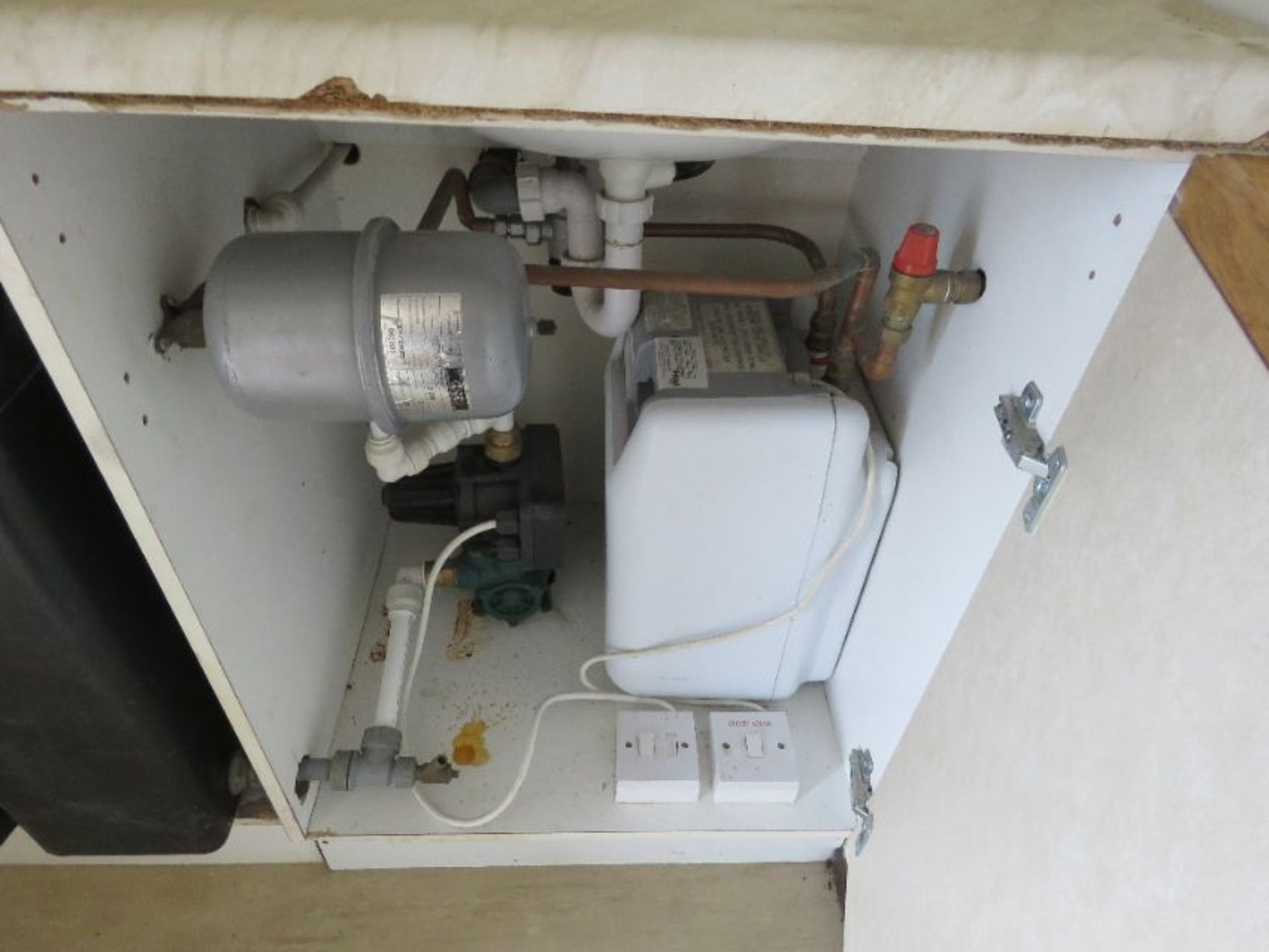 SECURE WELFARE CABIN, 32FT LENGTH X 10FT WIDTH APPROX WITH STEPHILL 10KVA GENERATOR - Image 12 of 18