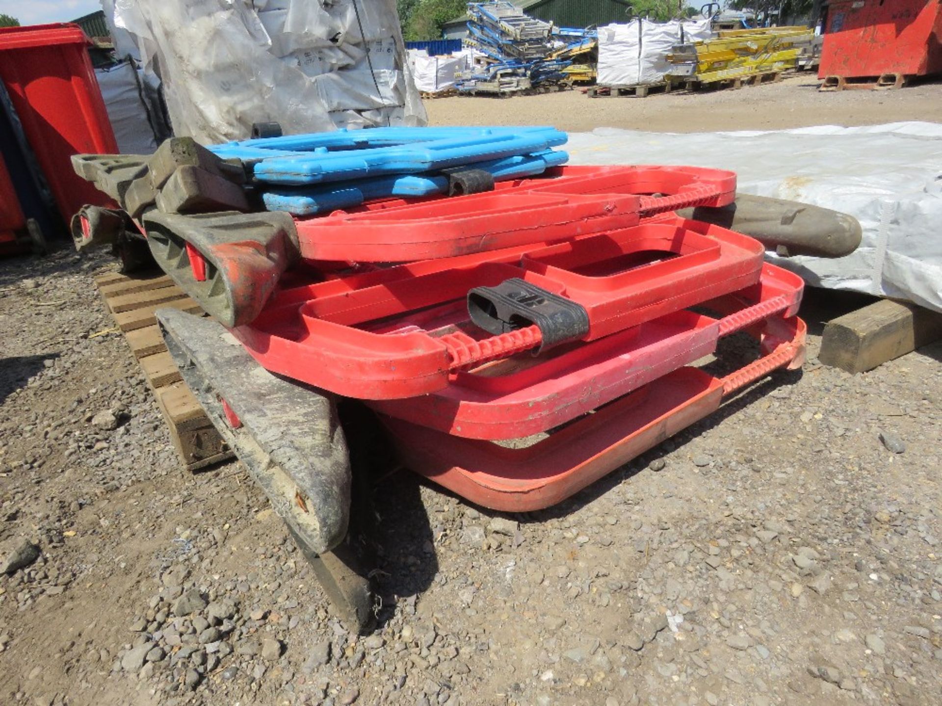 6 X ASSORTED PLASTIC BARRIERS. THIS LOT IS SOLD UNDER THE AUCTIONEERS MARGIN SCHEME, THEREFORE NO - Image 2 of 5