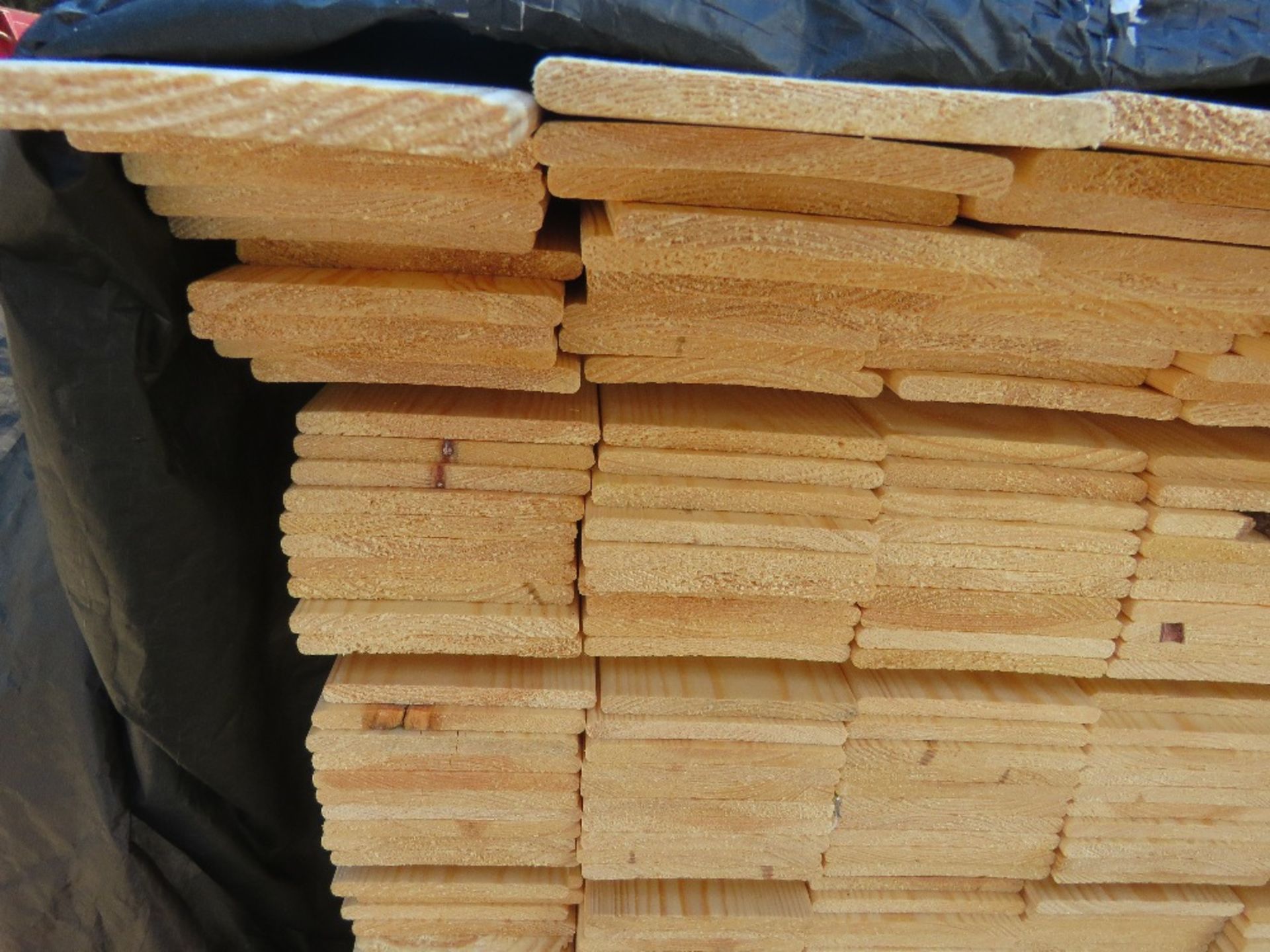 EXTRA LARGE PACK OF UNTREATED HIT AND MISS TIMBER CLADDING: 1.83M X 100MM APPROX. - Image 3 of 3