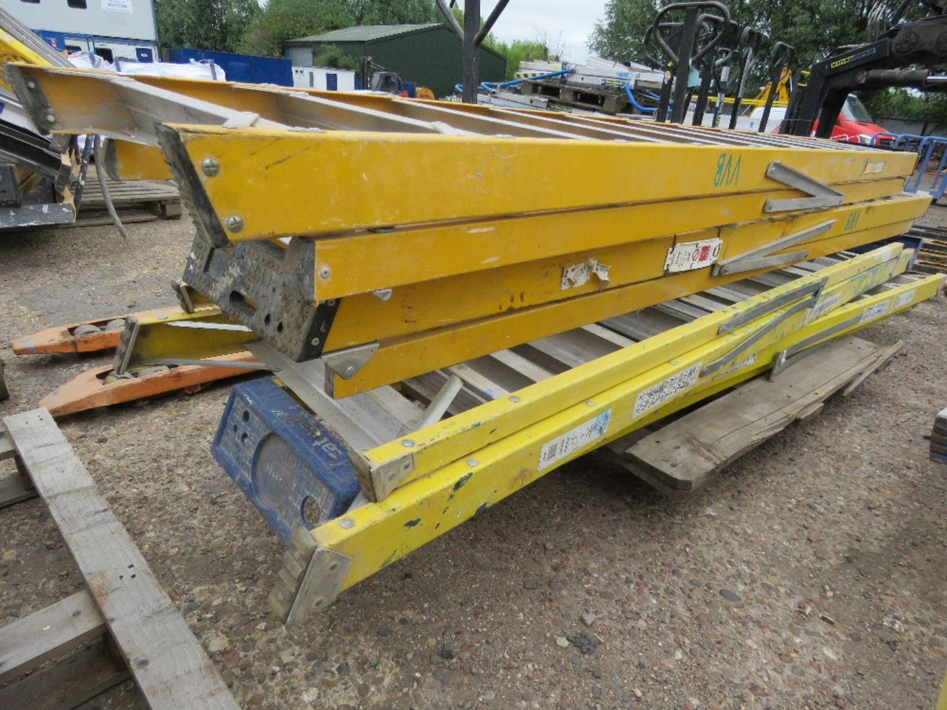 4NO GRP STEP LADDERS. THIS LOT IS SOLD UNDER THE AUCTIONEERS MARGIN SCHEME, THEREFORE NO VAT WILL B - Image 3 of 4